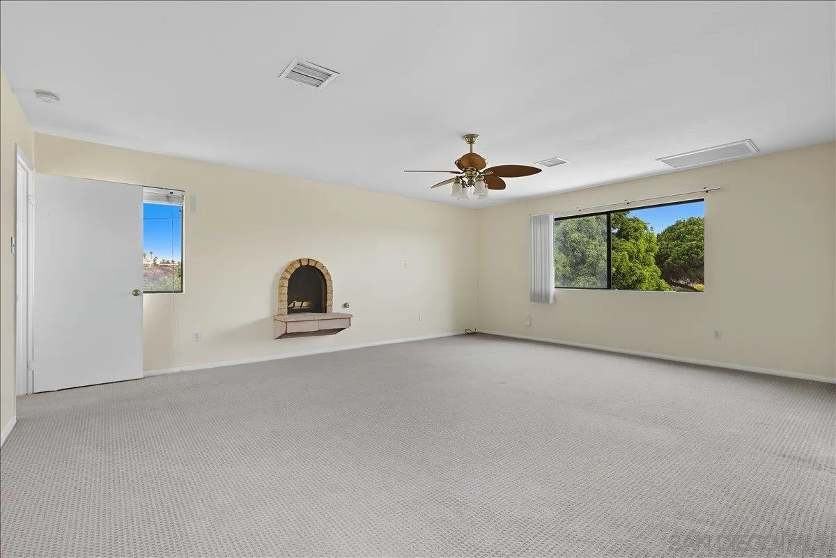https://cdn.realtyfeed.com/cdn/127/250041260/6f8286e0969c5d1a7121c96ce693ef29.webp