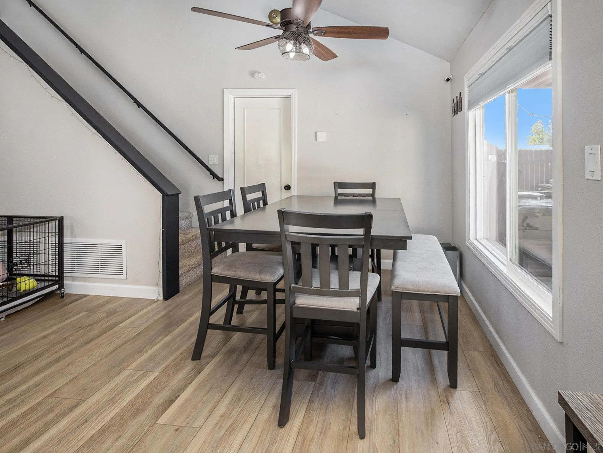 https://cdn.realtyfeed.com/cdn/127/250041261/1010ab5c7ba92ffab763d74b7705f17e.webp
