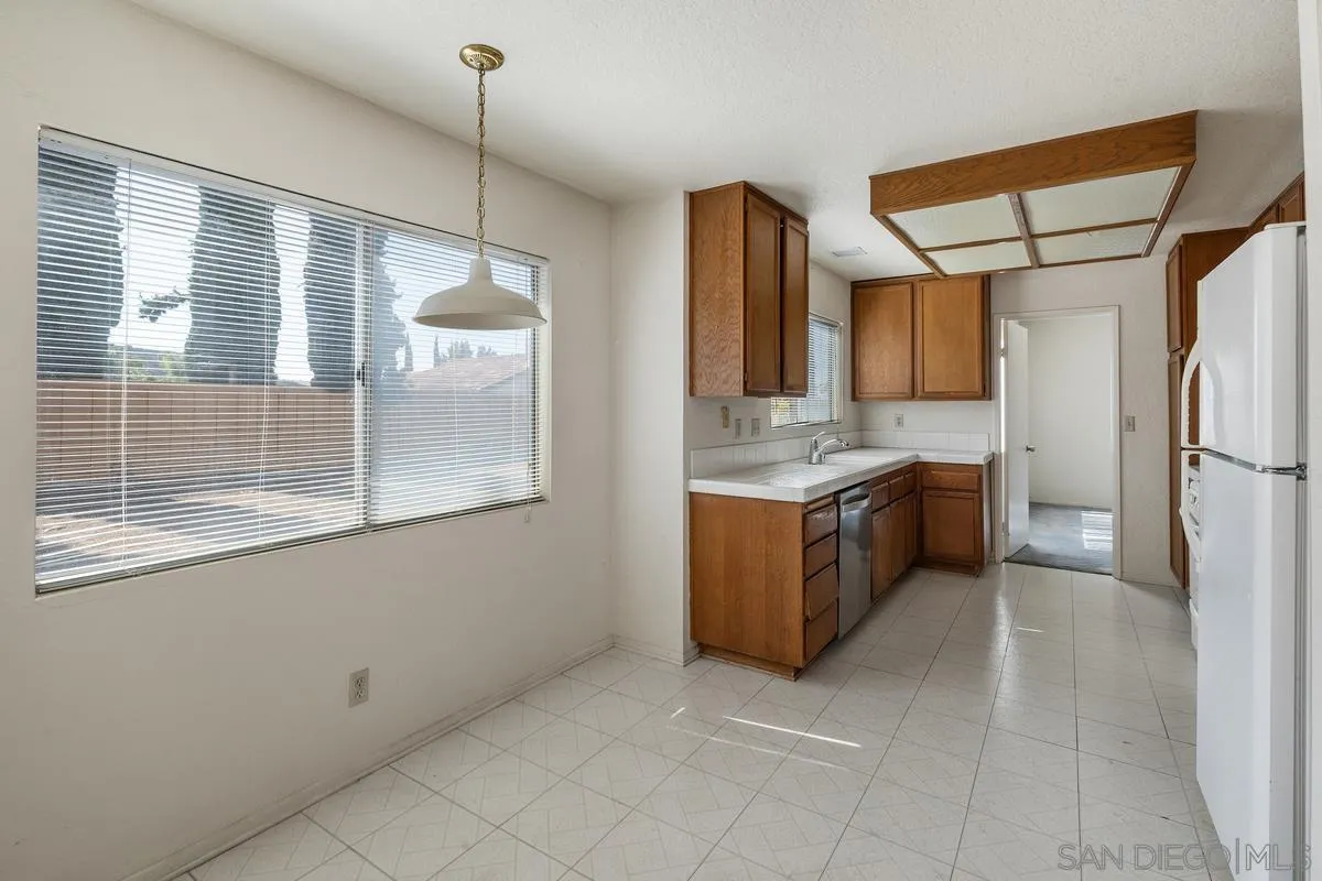 https://cdn.realtyfeed.com/cdn/127/250041269/dfceae811bef810e5b54d34f543981d7.webp