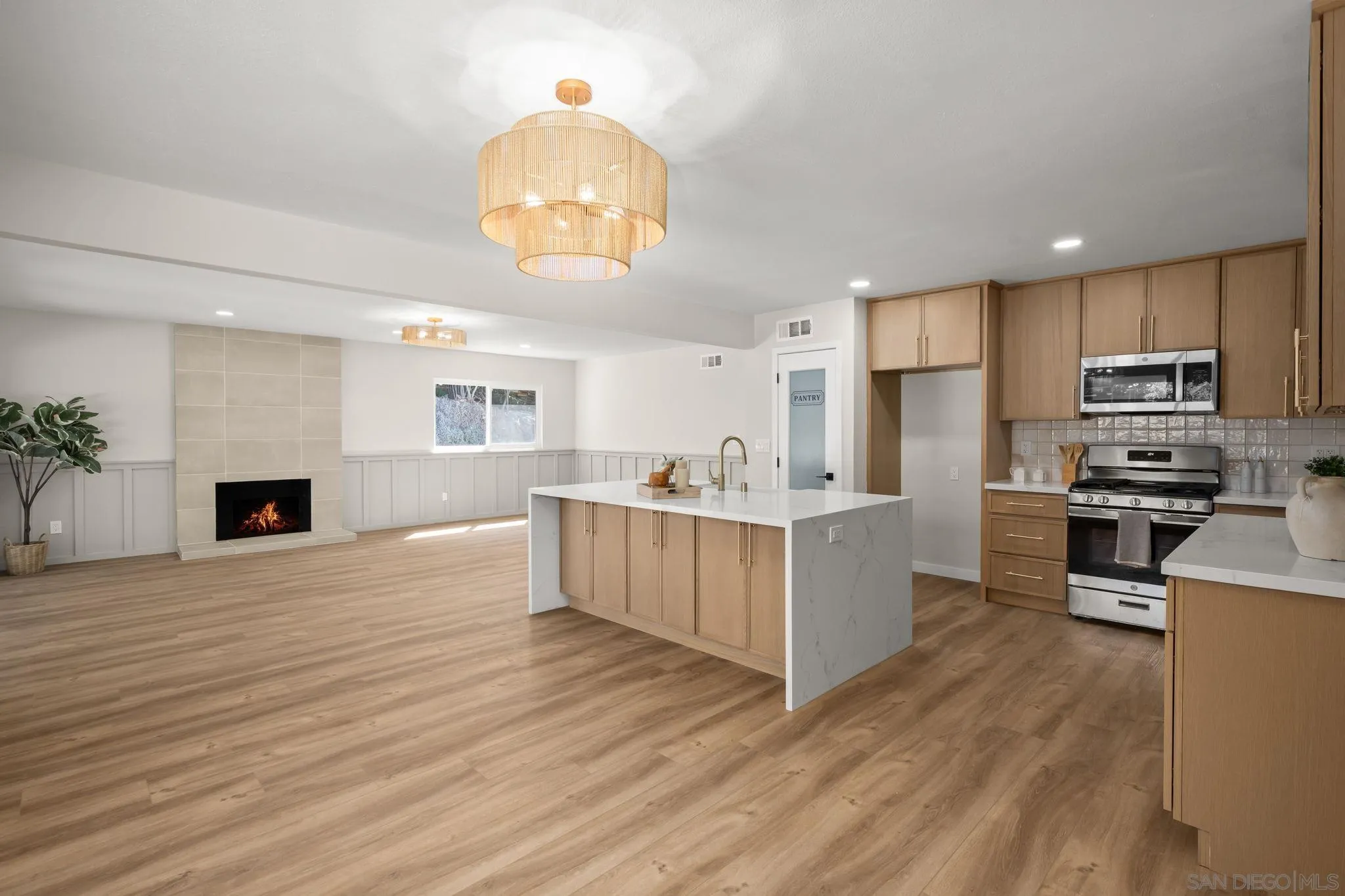 https://cdn.realtyfeed.com/cdn/127/250041271/1a94924a98a5c7b21b3bc1e2d3d2ae4a.webp