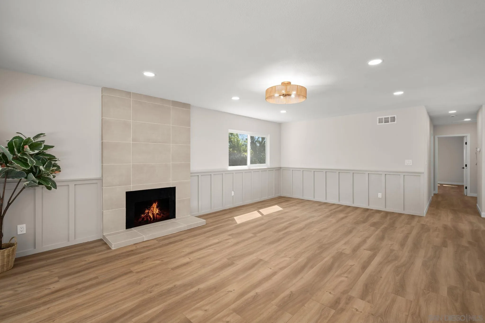 https://cdn.realtyfeed.com/cdn/127/250041271/2015d0facb46ffc7f0d6ff4d9bbebc18.webp