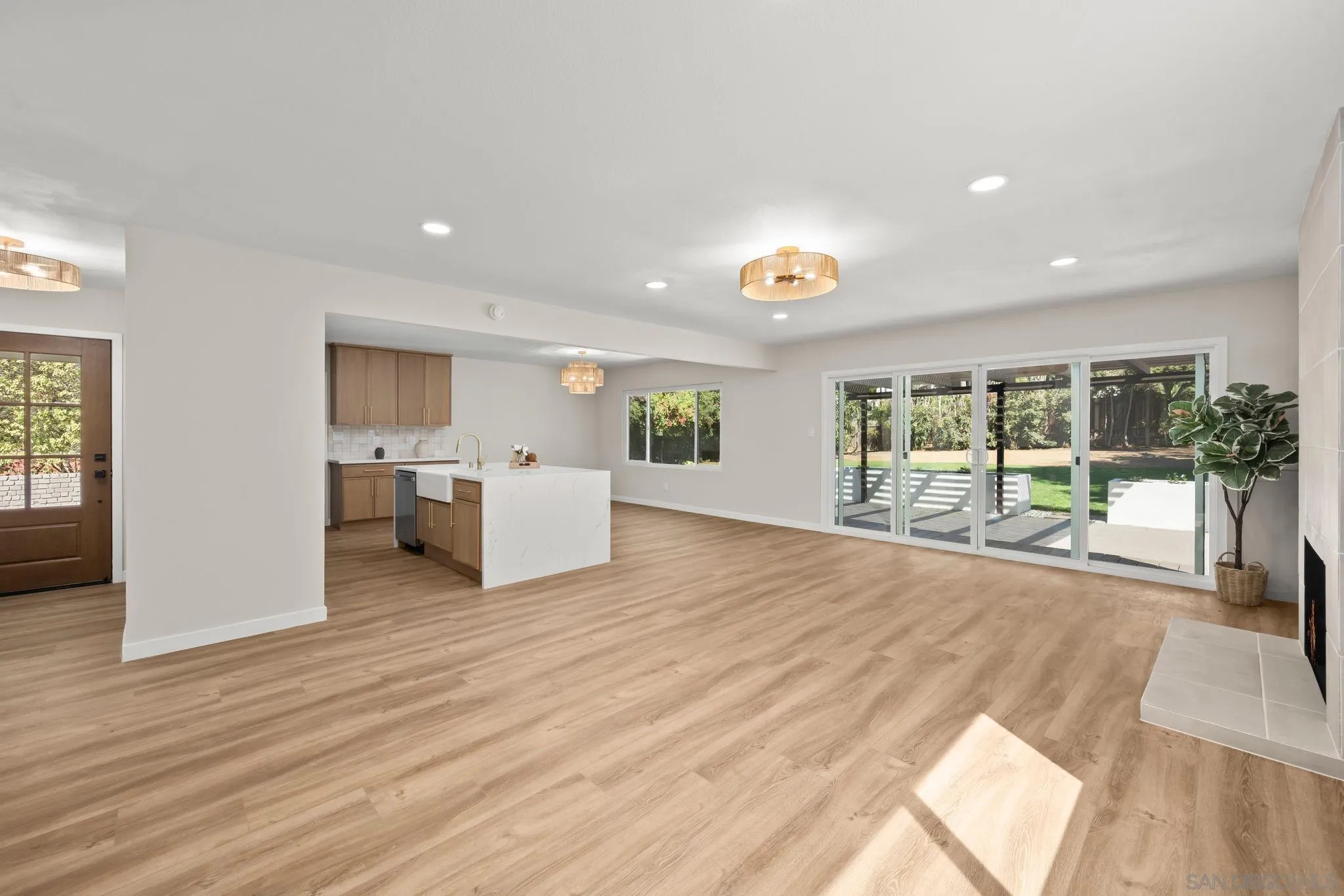 https://cdn.realtyfeed.com/cdn/127/250041271/c99e7f3f008e1a6930fa4ffdf4695c04.webp