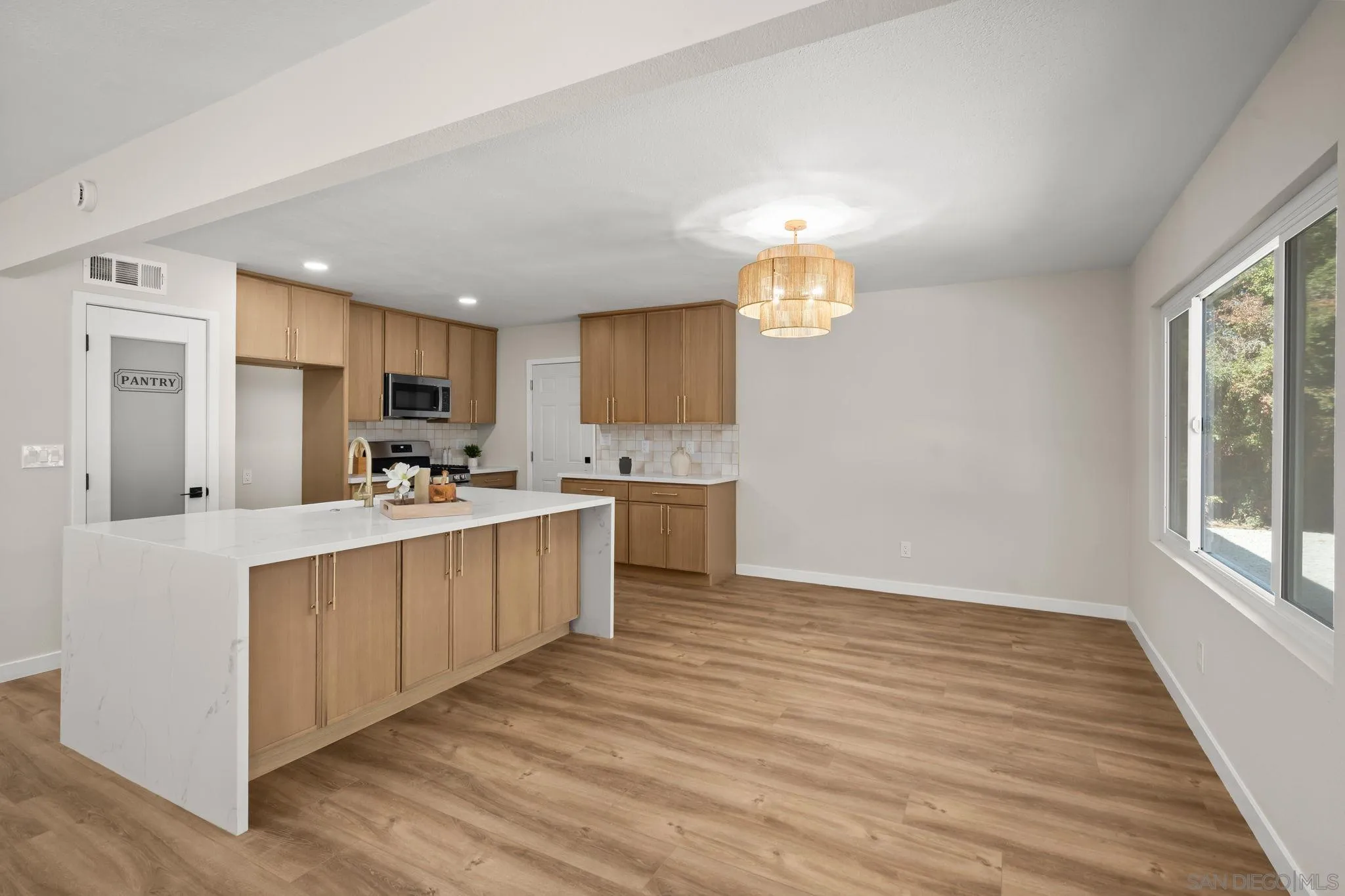 https://cdn.realtyfeed.com/cdn/127/250041271/ee6628666d4a343777aeb9d2a7a56b8a.webp