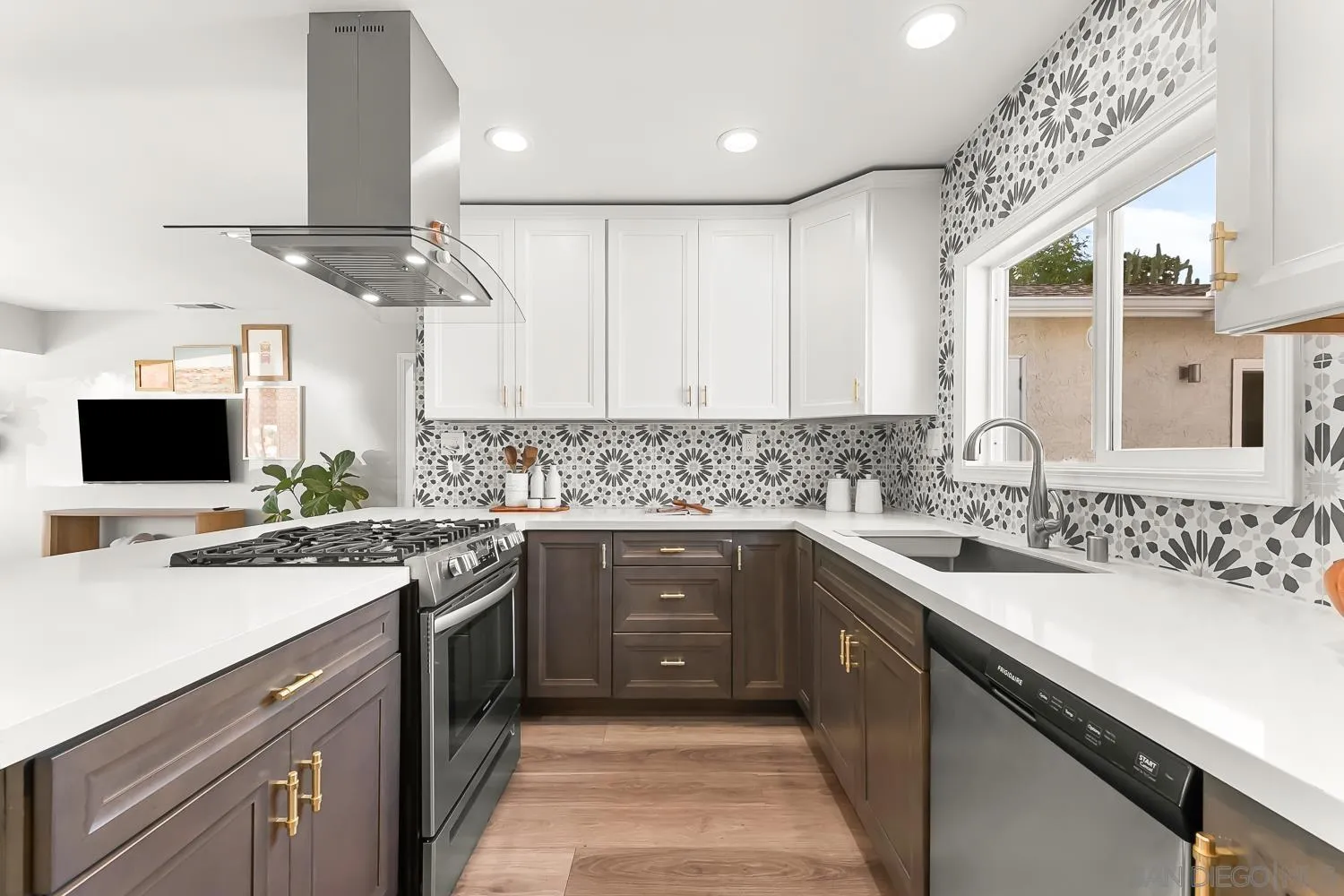 https://cdn.realtyfeed.com/cdn/127/250041273/76062b6f4b49a81db66946d67c3dad31.webp