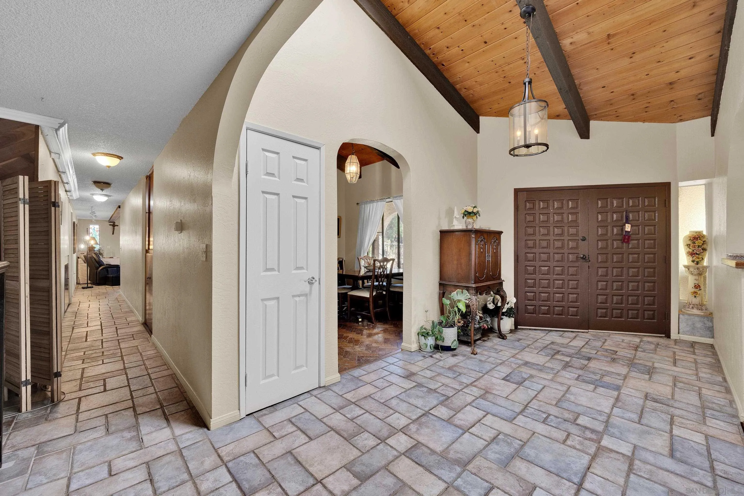 https://cdn.realtyfeed.com/cdn/127/250041279/9dfb1cebf3d2d9921e1591dcc49da9b9.webp