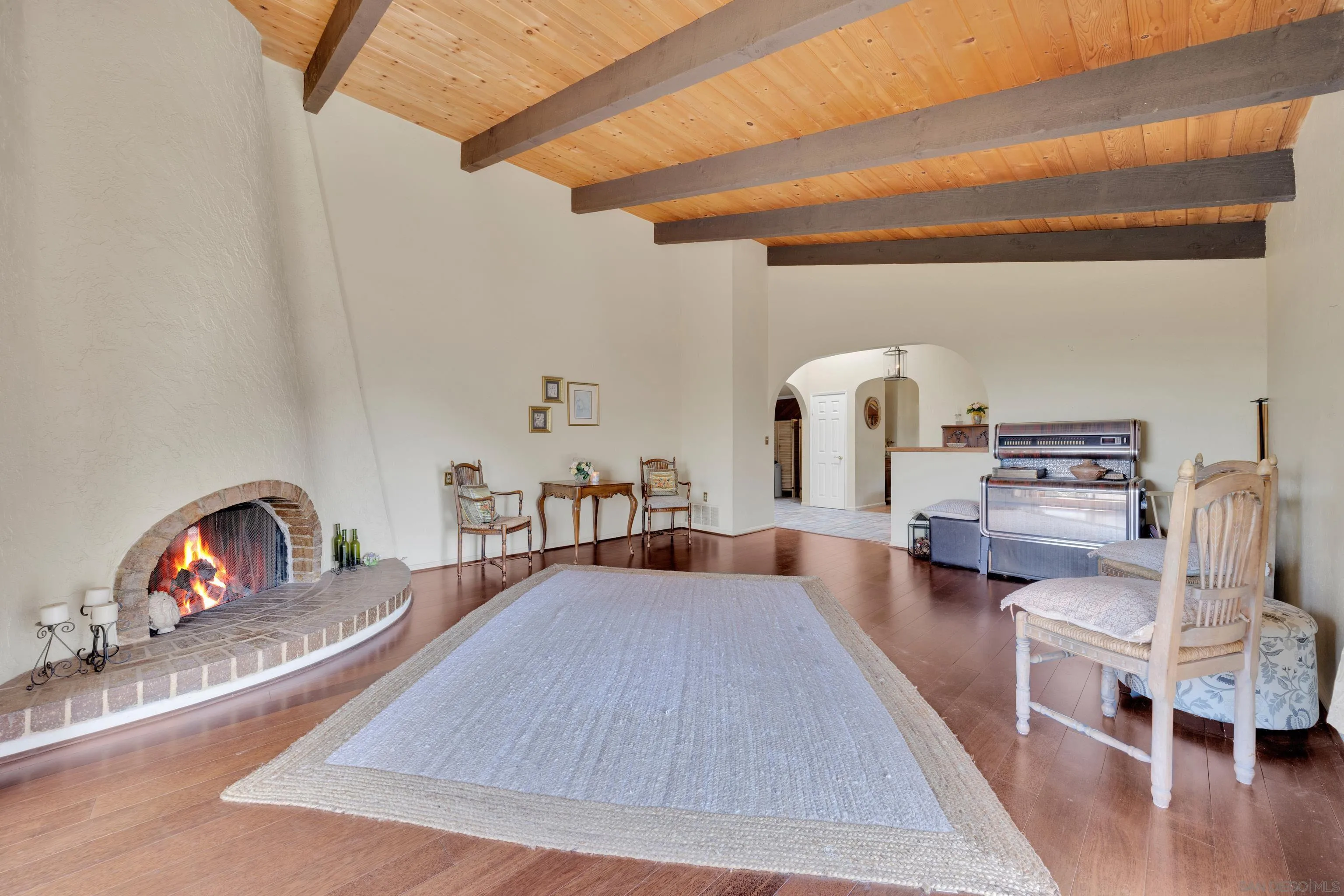 https://cdn.realtyfeed.com/cdn/127/250041279/d54ce70292ef59d666c07dfa94f86e65.webp