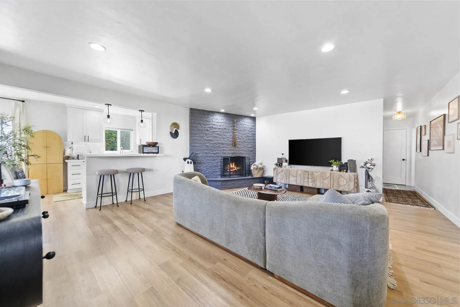 https://cdn.realtyfeed.com/cdn/127/250041280/05a2bd2c8078fe0f5624839ee93255ce.webp