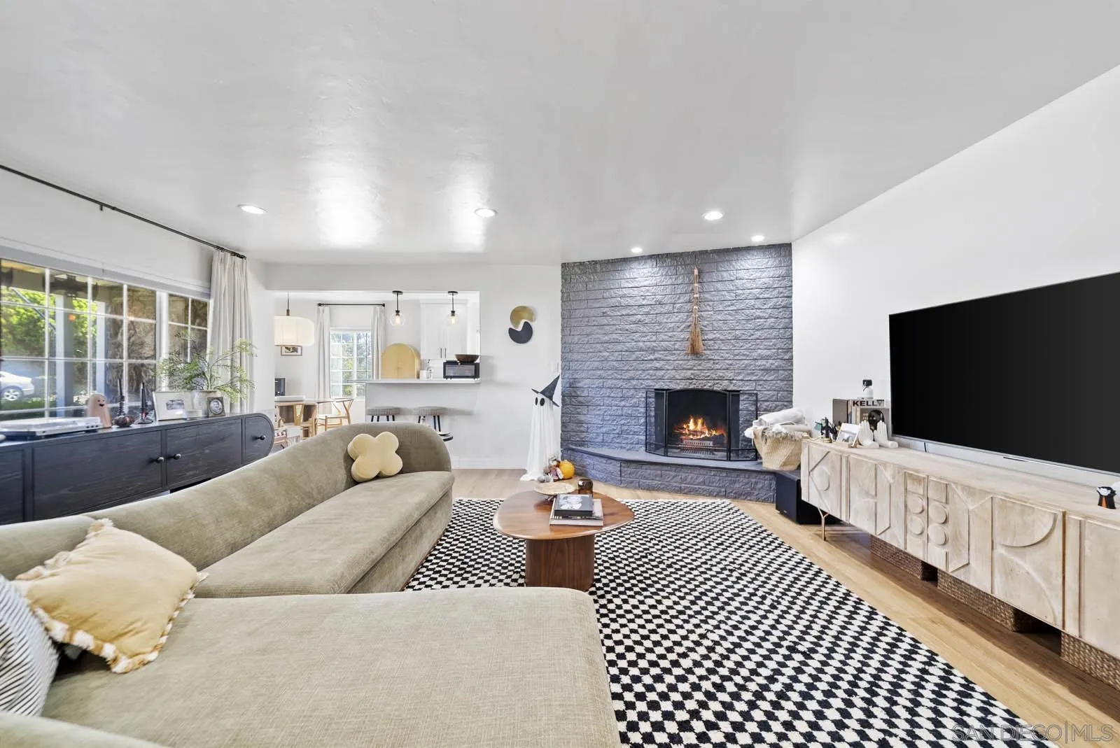 https://cdn.realtyfeed.com/cdn/127/250041280/276cb56aafb56bd1c84764b960c9899b.webp