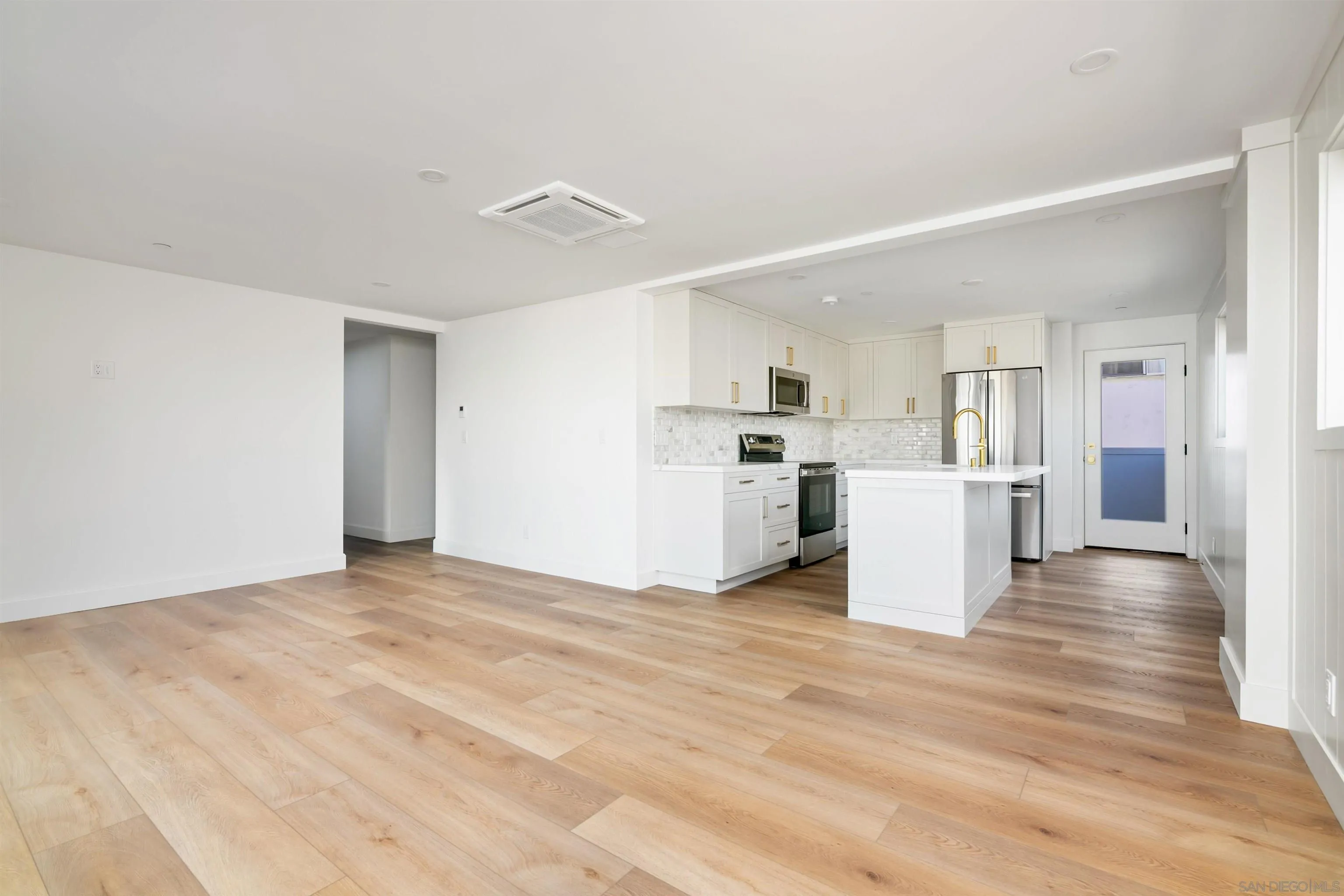https://cdn.realtyfeed.com/cdn/127/250041286/786f4921d9b2e1584e964ee197b30a6e.webp