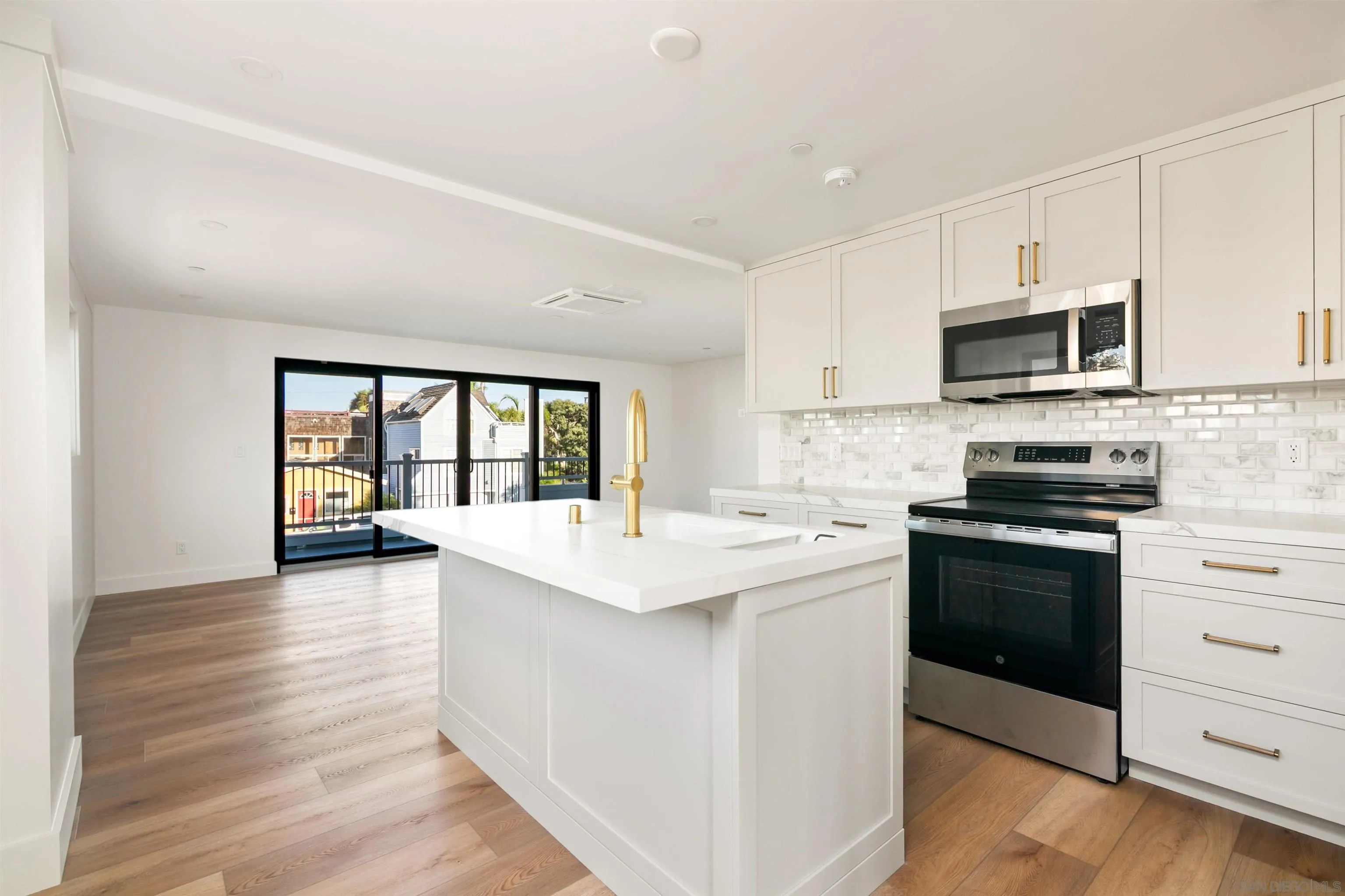 https://cdn.realtyfeed.com/cdn/127/250041286/9242309e6b70e136b44e3c6f988f81c2.webp