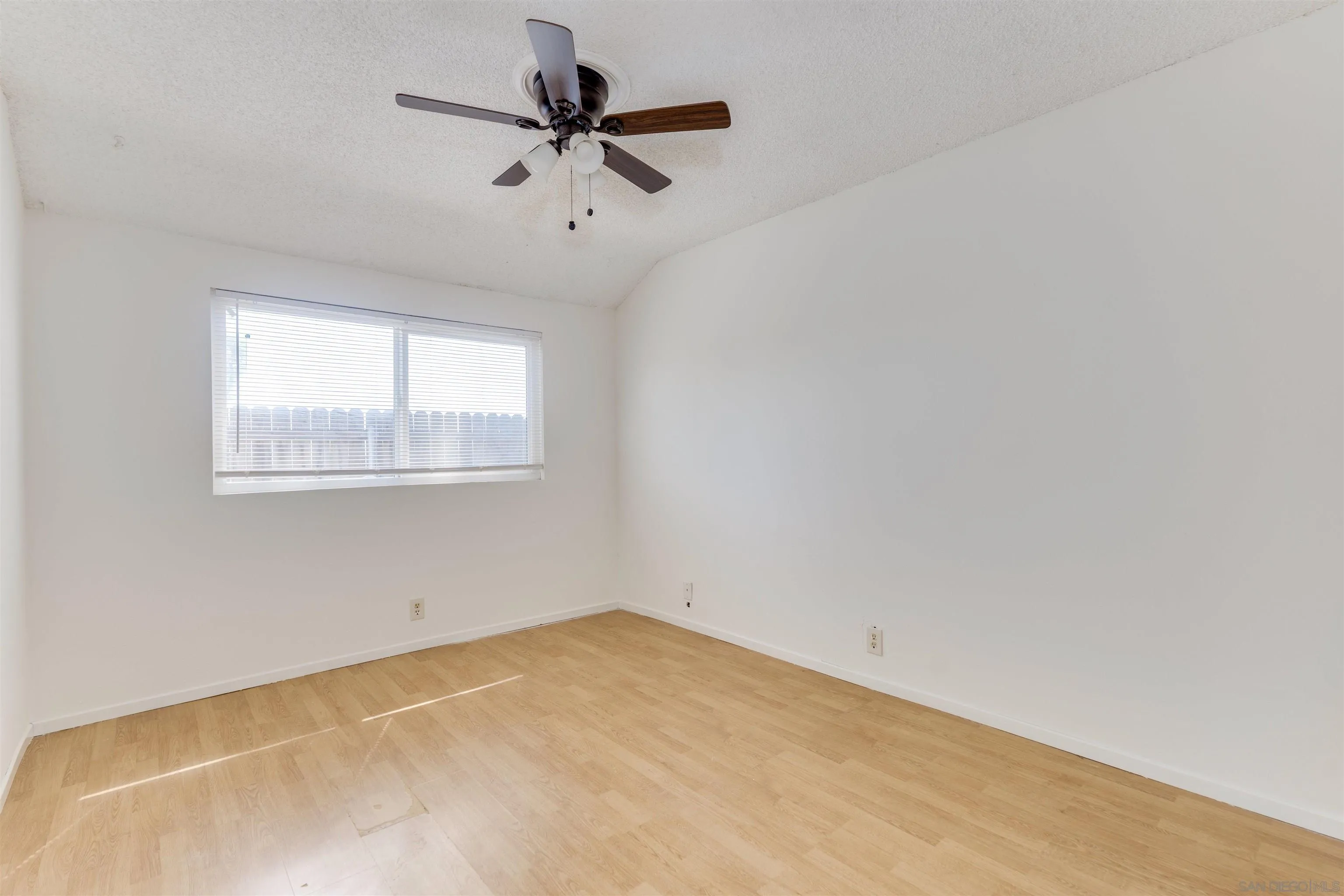 https://cdn.realtyfeed.com/cdn/127/250041290/1210105f4a4e6383f85a48815ea15f5c.webp