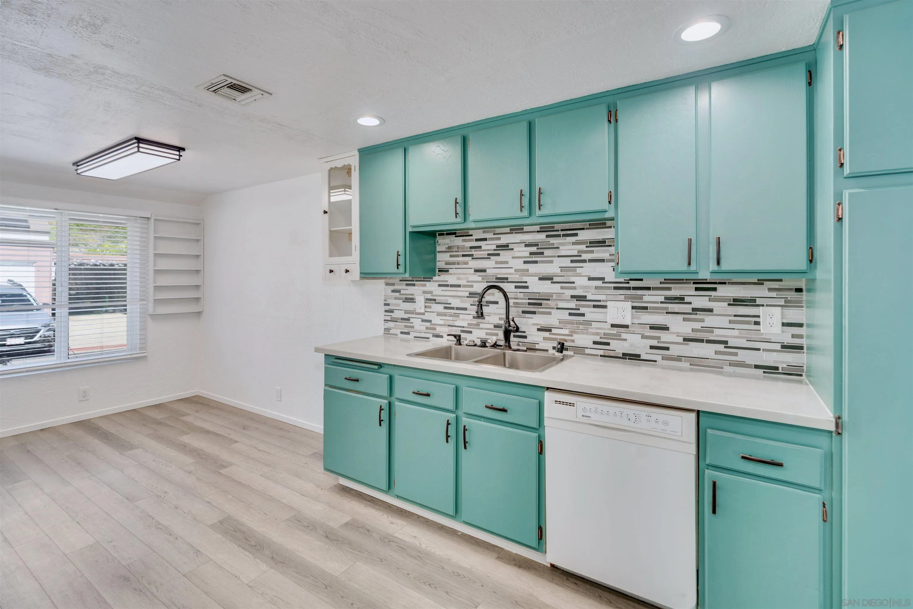 https://cdn.realtyfeed.com/cdn/127/250041290/eca87a445e1ba5912b5efb28132fc4e4.webp