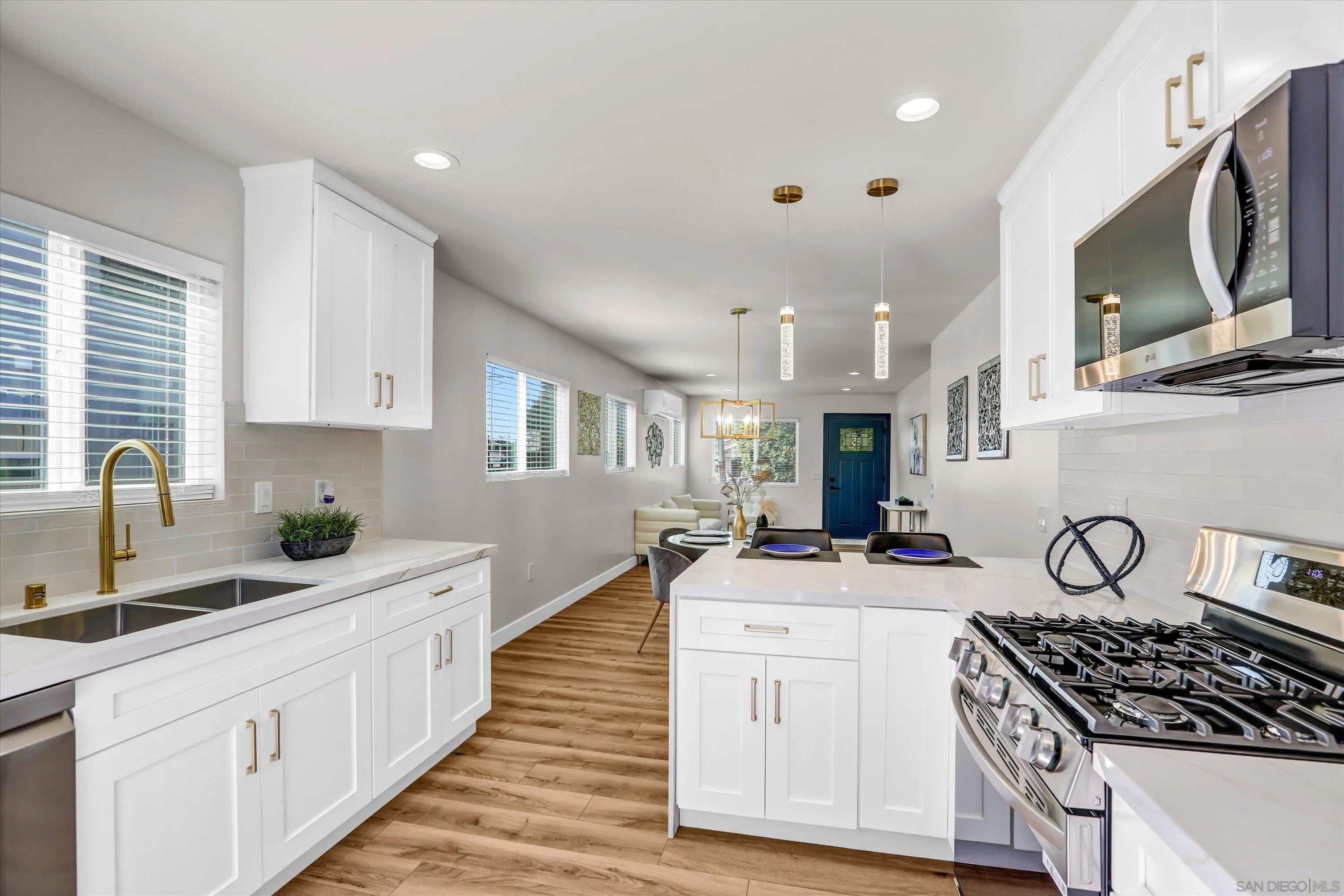https://cdn.realtyfeed.com/cdn/127/250041294/6d87cbe210b311fd7da9011cb7a60fae.webp