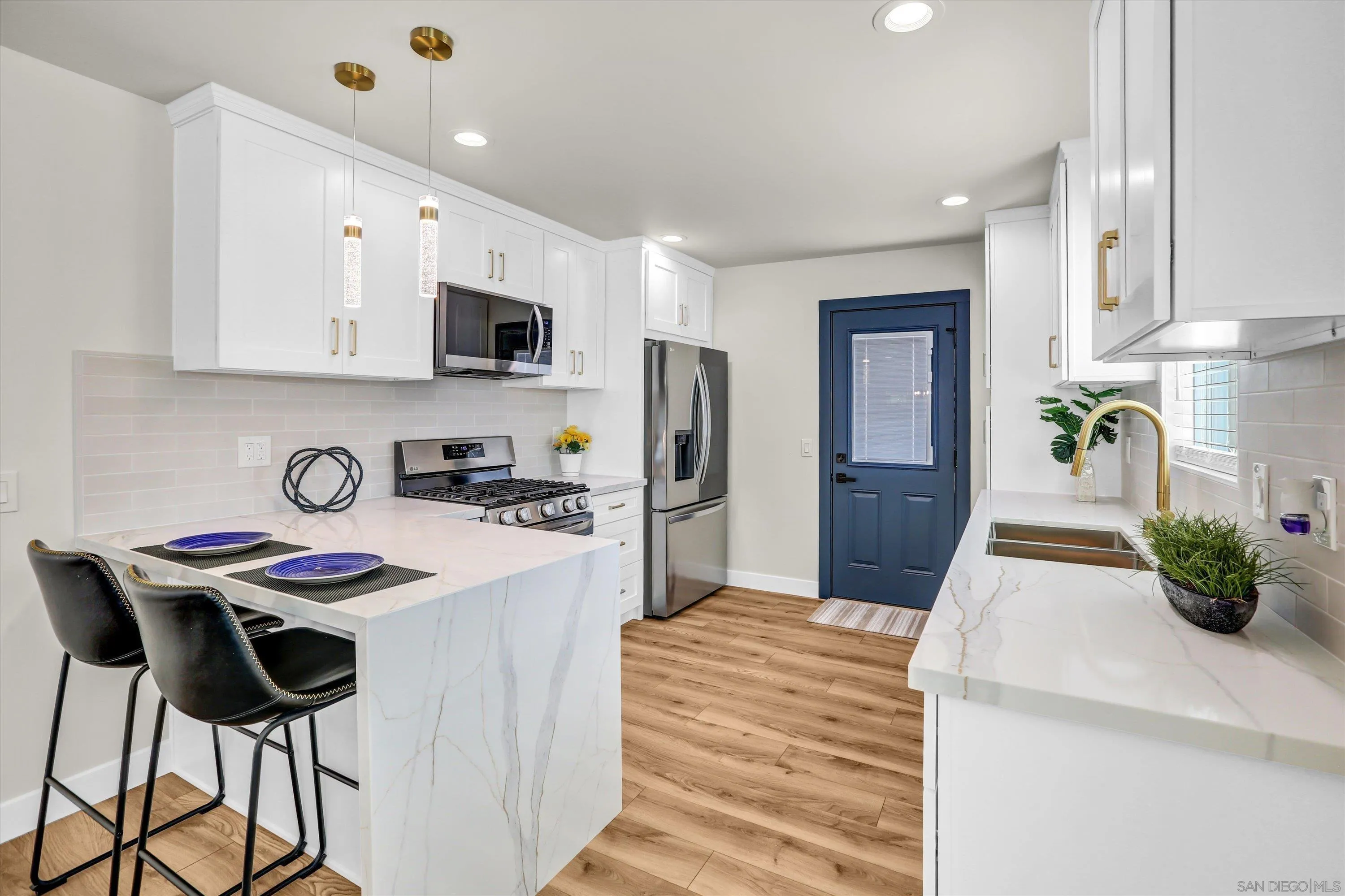 https://cdn.realtyfeed.com/cdn/127/250041294/fb926e38d8fc0b3417aa8b873cba2686.webp