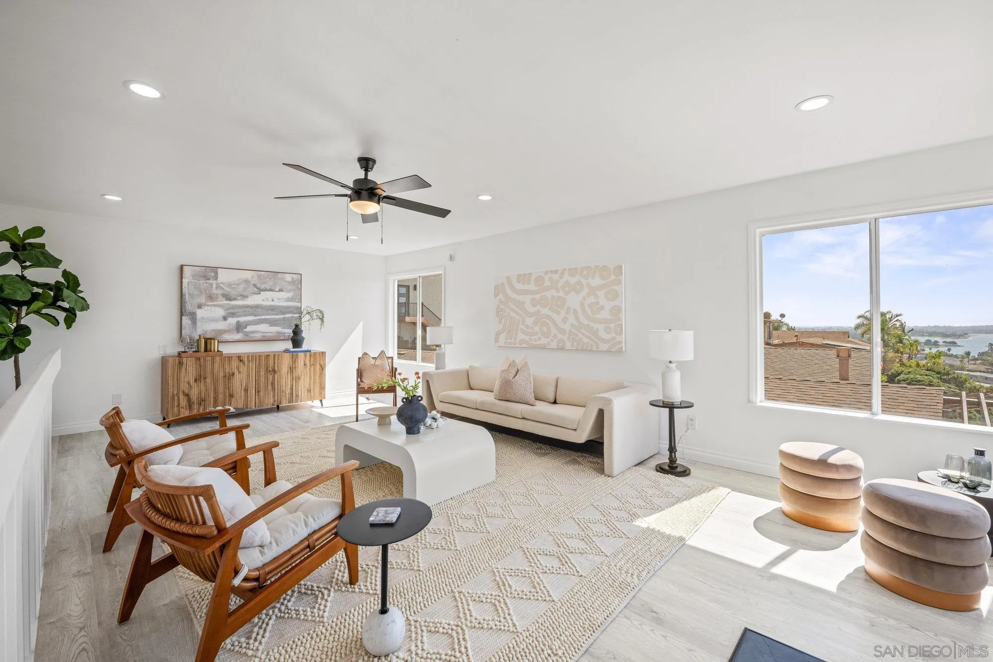 https://cdn.realtyfeed.com/cdn/127/250041295/1b14b205d09a34ad7c5ff2288576a36d.webp
