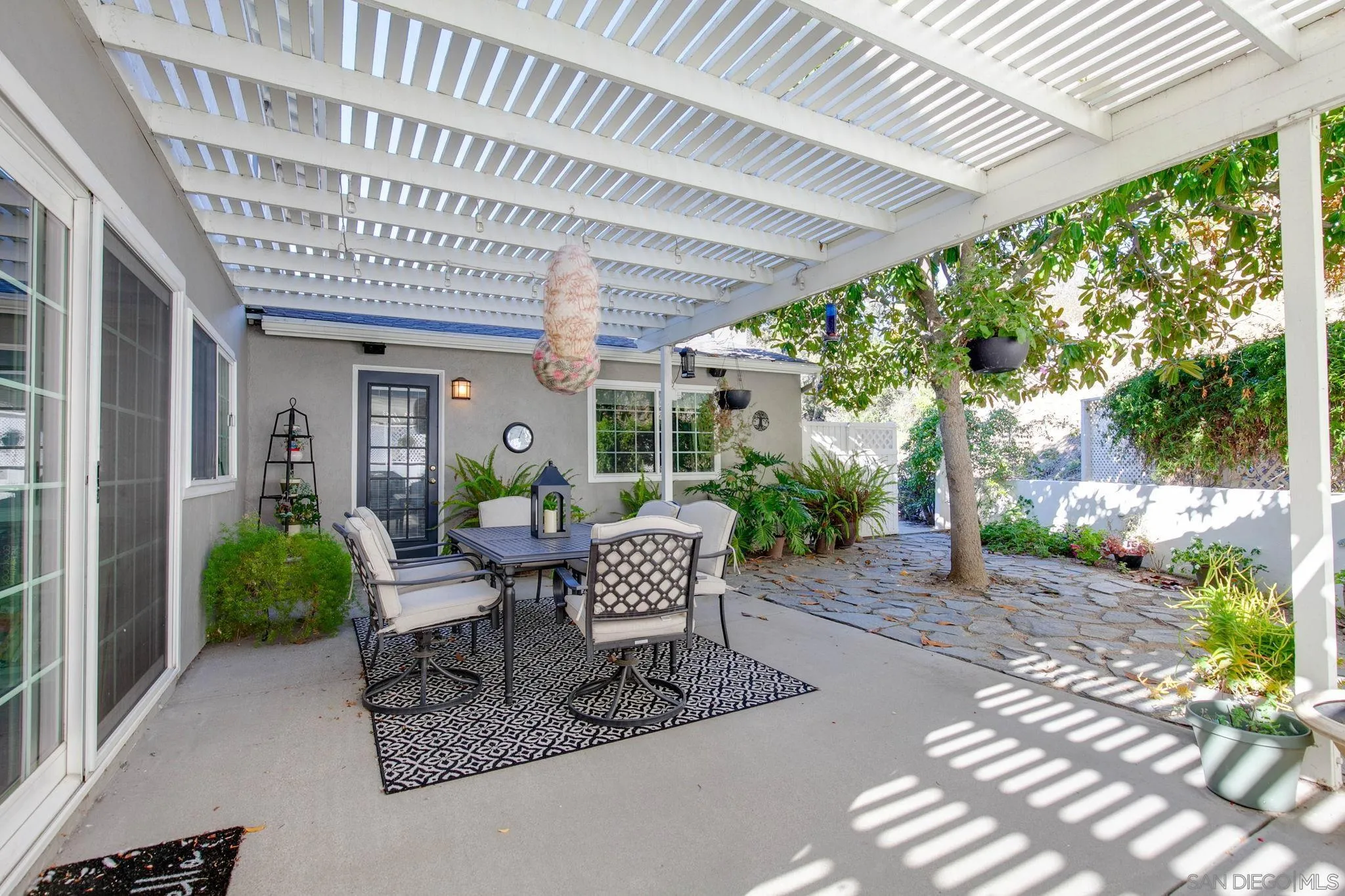 https://cdn.realtyfeed.com/cdn/127/250041297/3d95962713b3a7c931e133b80e82256f.webp