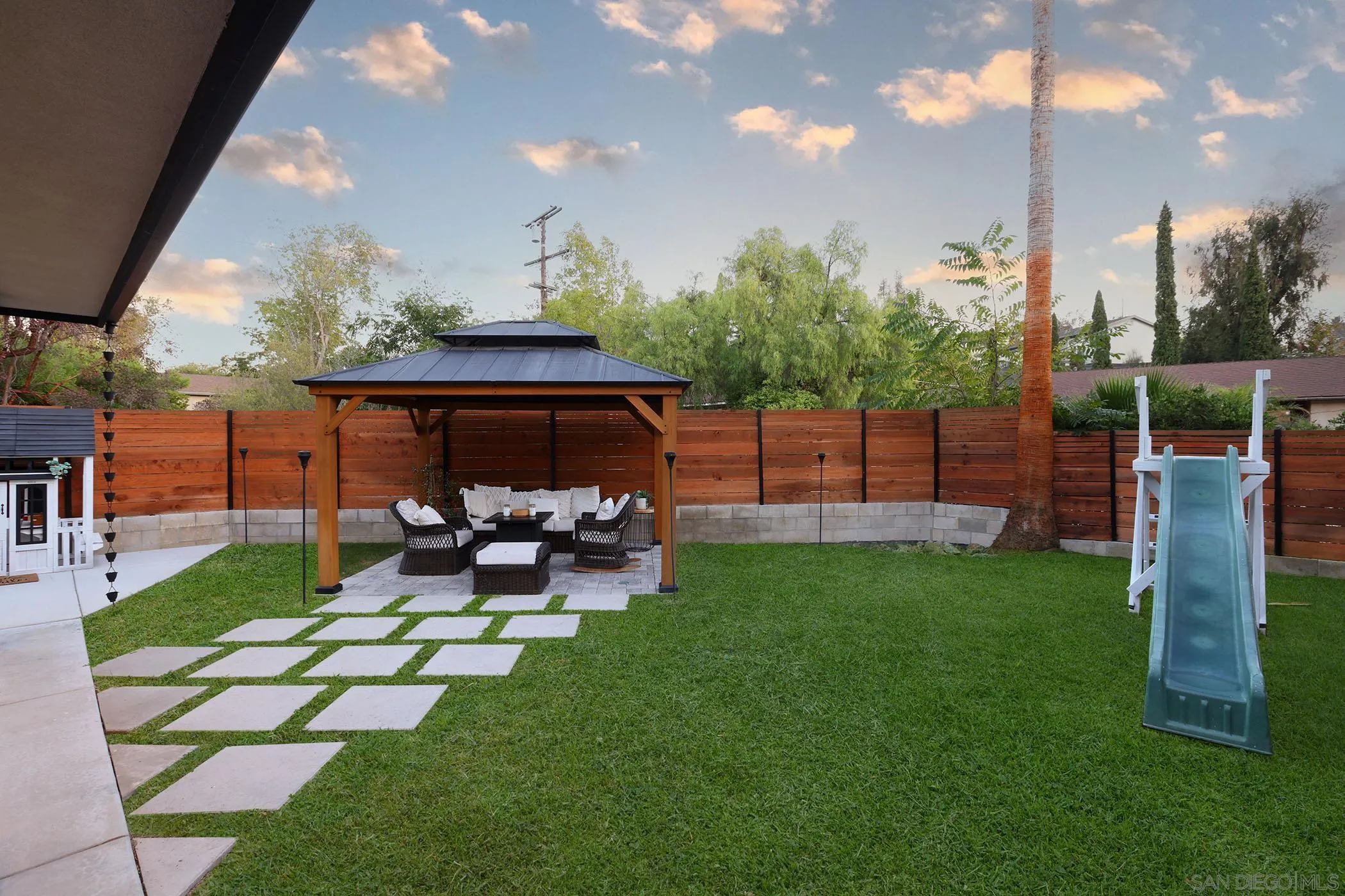 https://cdn.realtyfeed.com/cdn/127/250041305/334d06569c94327400dc280aeec3911e.webp