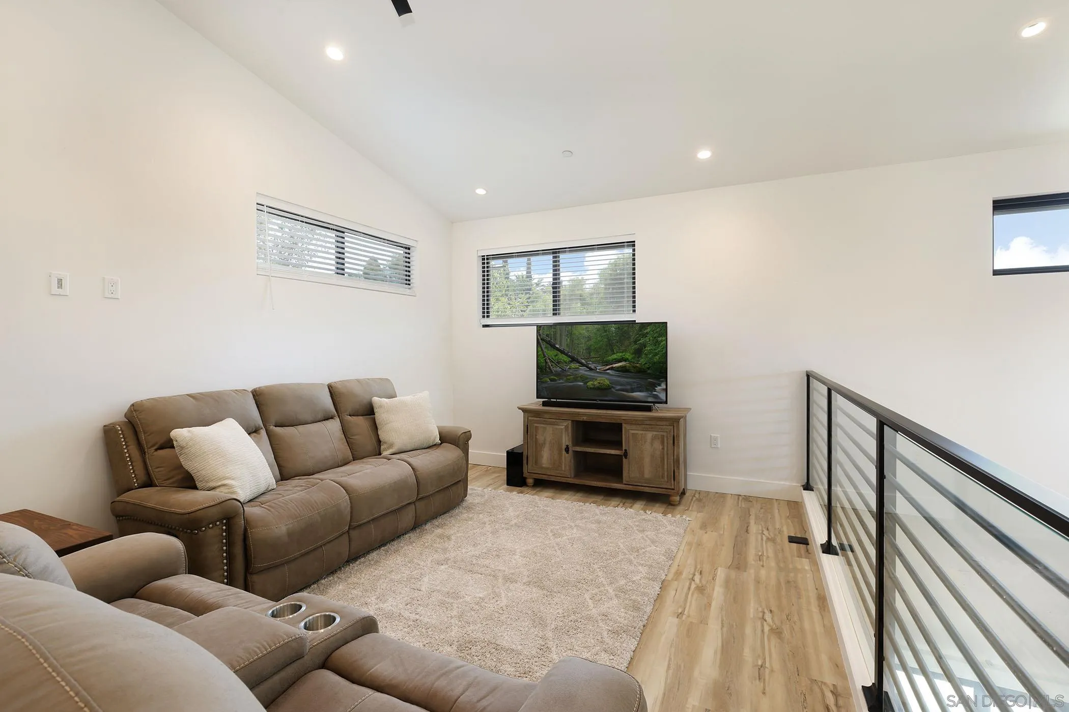 https://cdn.realtyfeed.com/cdn/127/250041305/a5a90017fb4955d1b29197d1ddae62a5.webp