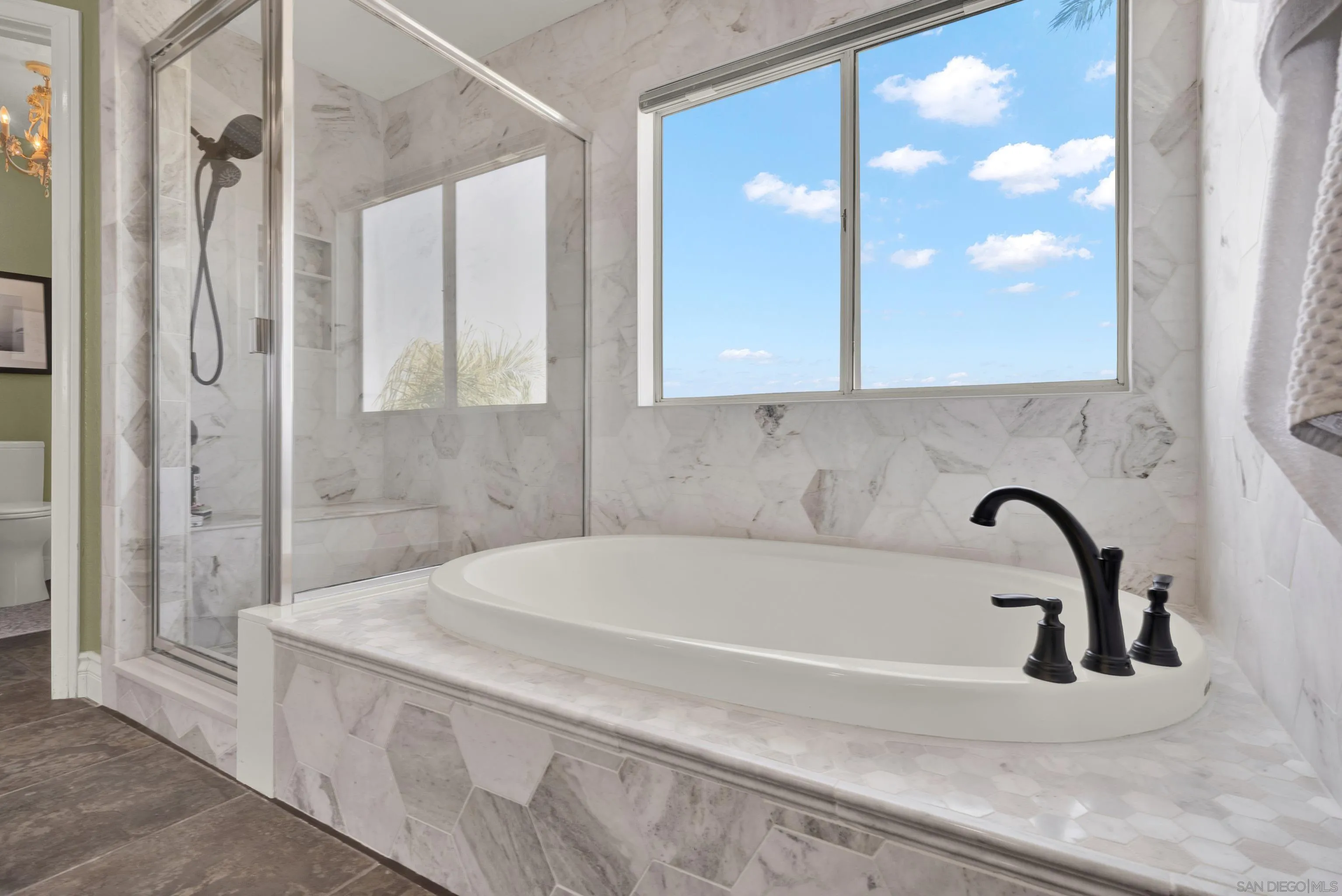 https://cdn.realtyfeed.com/cdn/127/250041307/0d63ffb51b692dedc12c88083cae781f.webp
