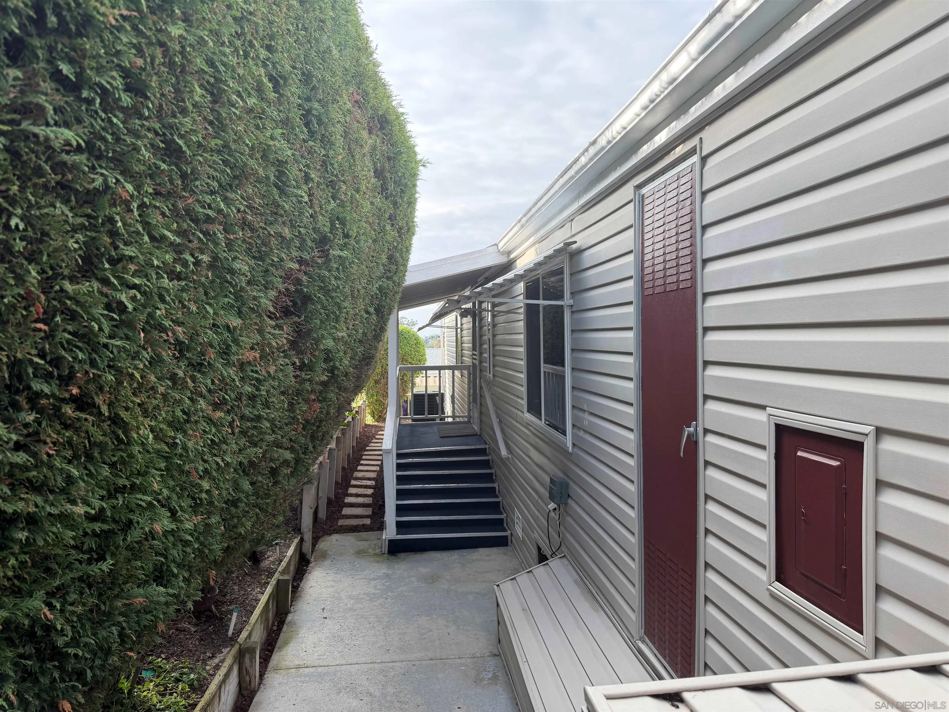 https://cdn.realtyfeed.com/cdn/127/250041309/36ae168879f03a22bf338b5172a5a1a2.webp