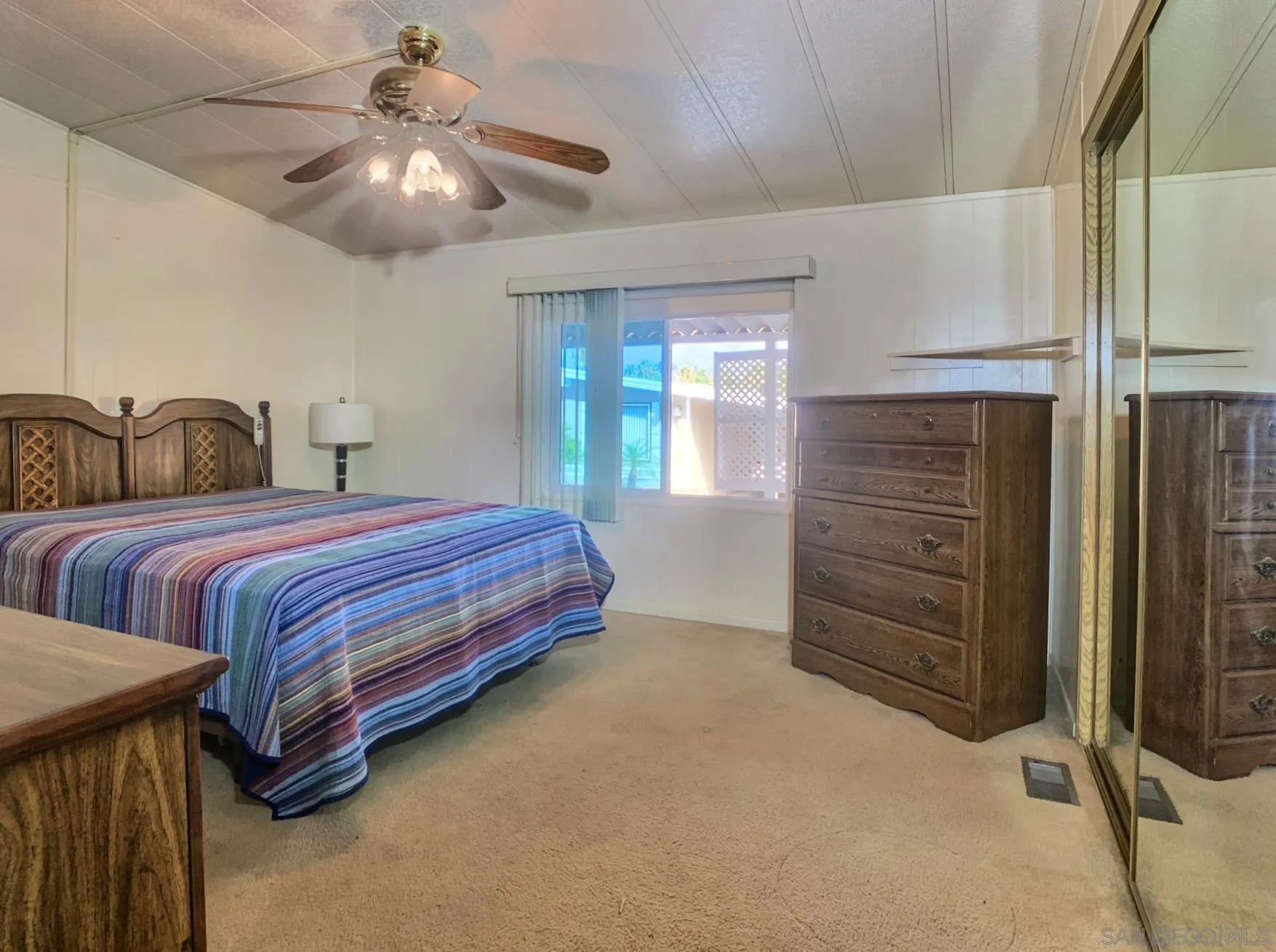https://cdn.realtyfeed.com/cdn/127/250041309/88e21d3c0e0759b0add9131285d01366.webp