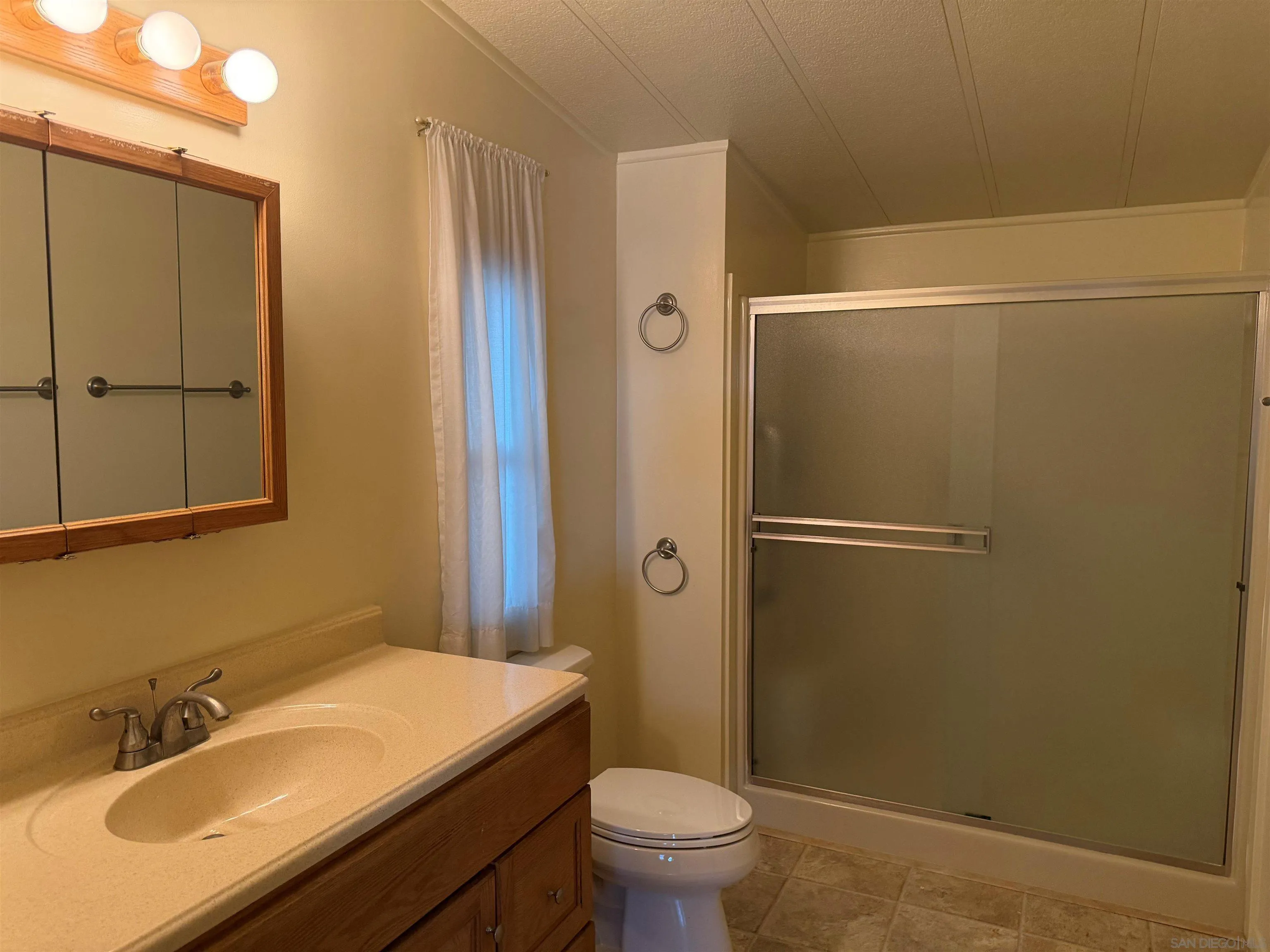 https://cdn.realtyfeed.com/cdn/127/250041309/943d1963ae6fbdba81f9f57020422a61.webp