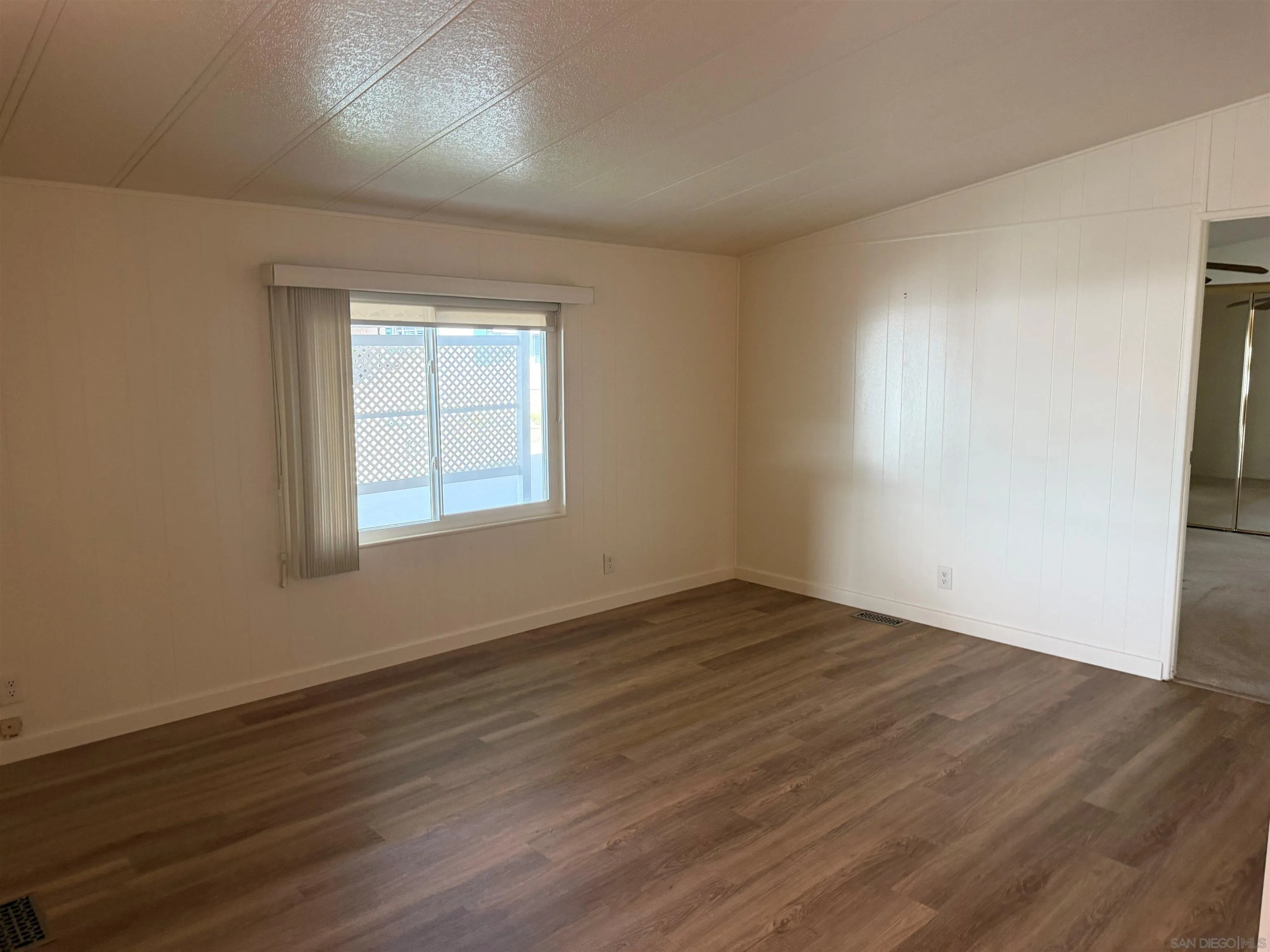 https://cdn.realtyfeed.com/cdn/127/250041309/d04306a6bc9ed3c3551a5288956d29a2.webp