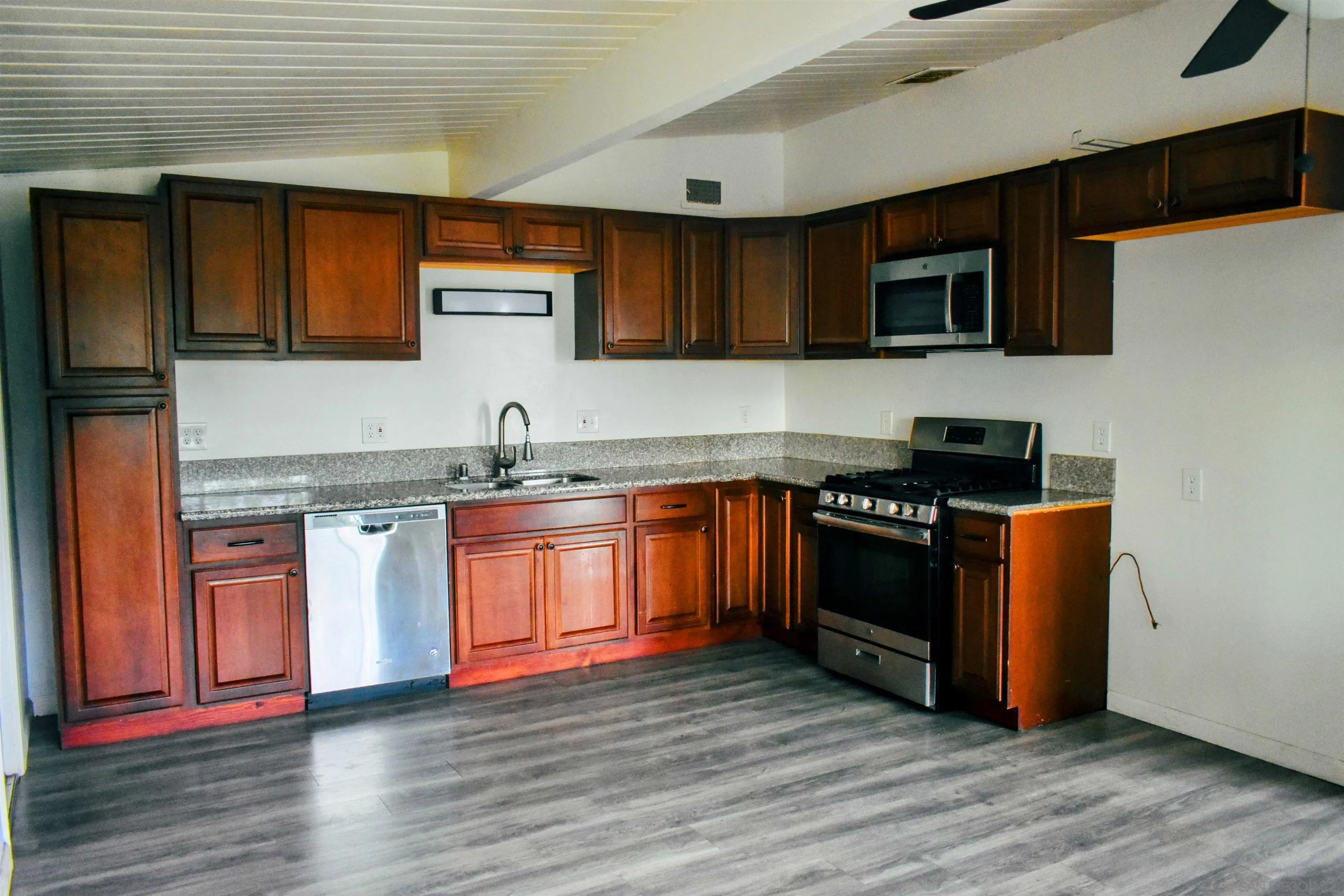 https://cdn.realtyfeed.com/cdn/127/250041310/0eaa7273f66627ee0136ccc22c2b9a1a.webp