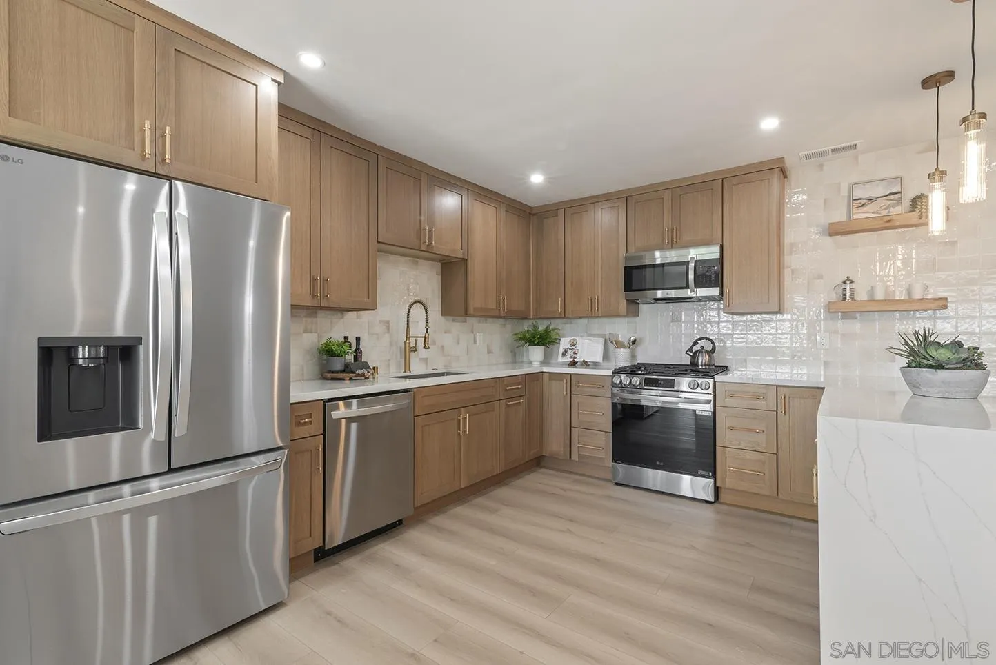 https://cdn.realtyfeed.com/cdn/127/250041316/0debe292267efe491b44579f92e29eae.webp