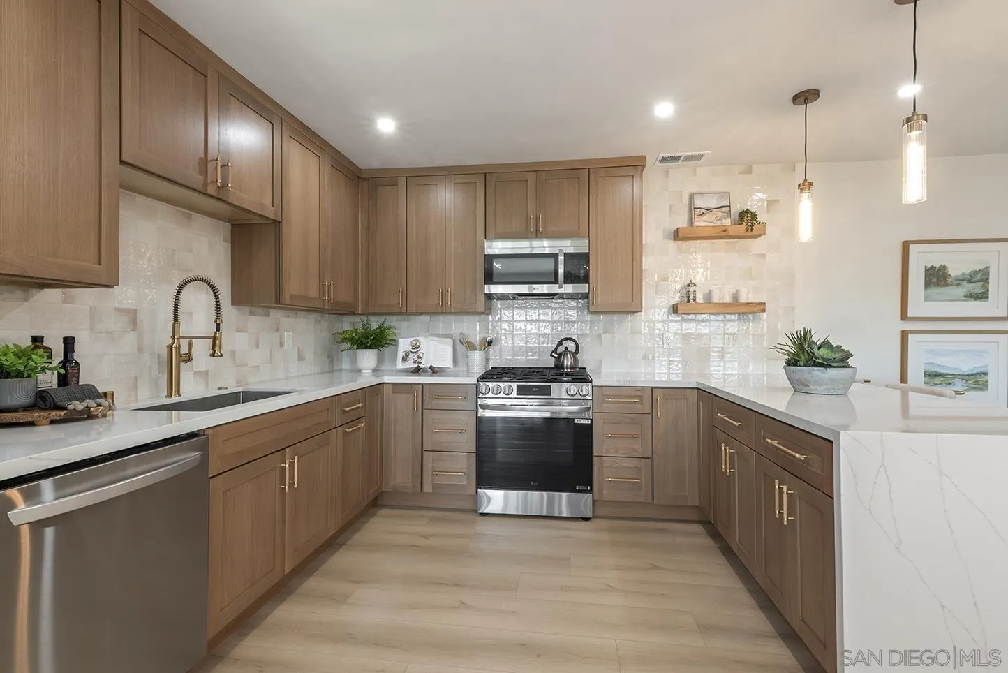 https://cdn.realtyfeed.com/cdn/127/250041316/32cf8ecb6a226461cffeaa62df681bca.webp