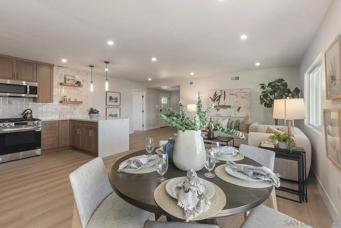 https://cdn.realtyfeed.com/cdn/127/250041316/ec7a582fdff4abd1928375cbf6570f8e.webp