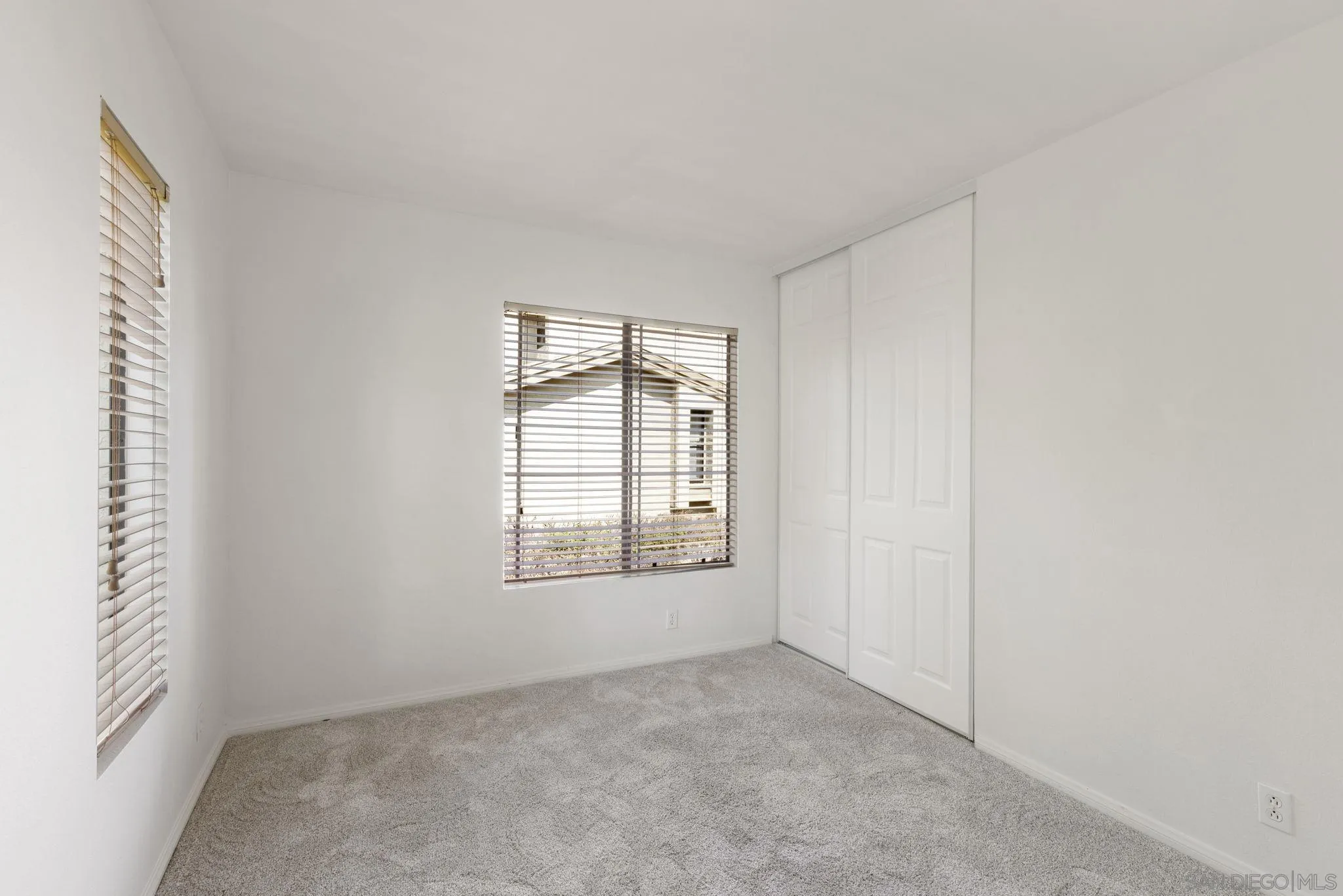 https://cdn.realtyfeed.com/cdn/127/250041318/a5a1ac47cb249521fd77ea6202203a6e.webp