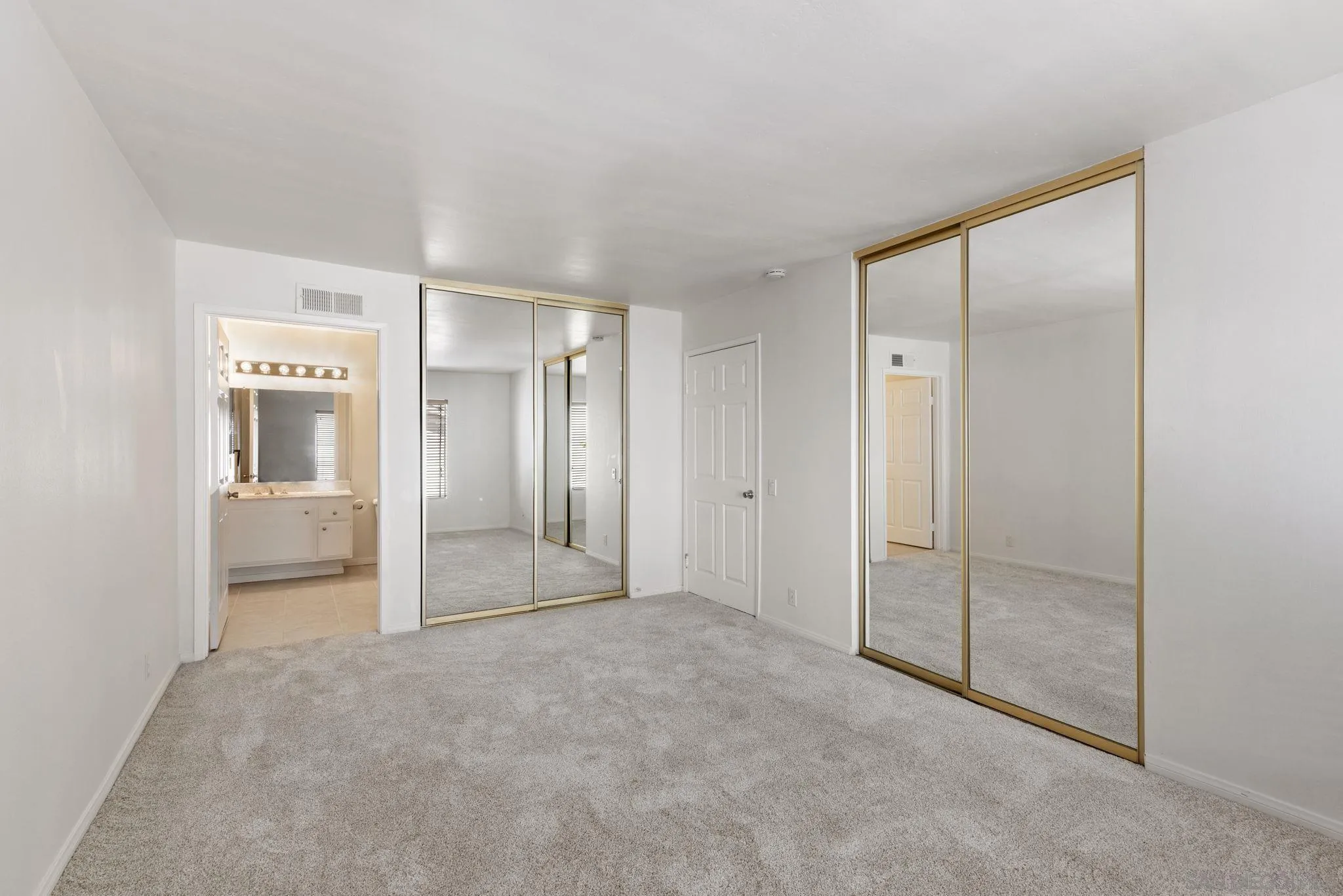 https://cdn.realtyfeed.com/cdn/127/250041318/cf5b1b381679472dcd96e66aee33c39a.webp