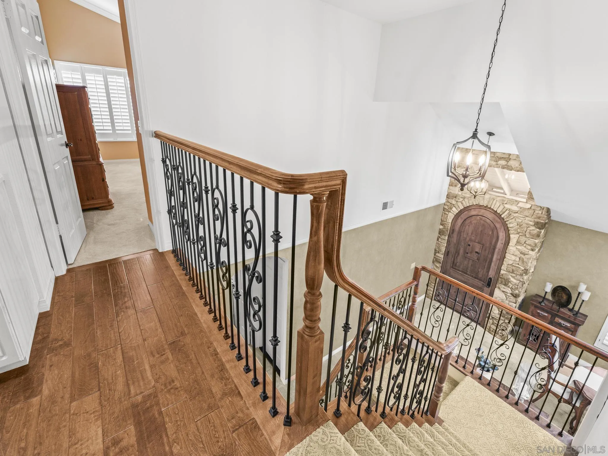 https://cdn.realtyfeed.com/cdn/127/250041319/2c7476888eab24ba46dd3d82b7753cd0.webp