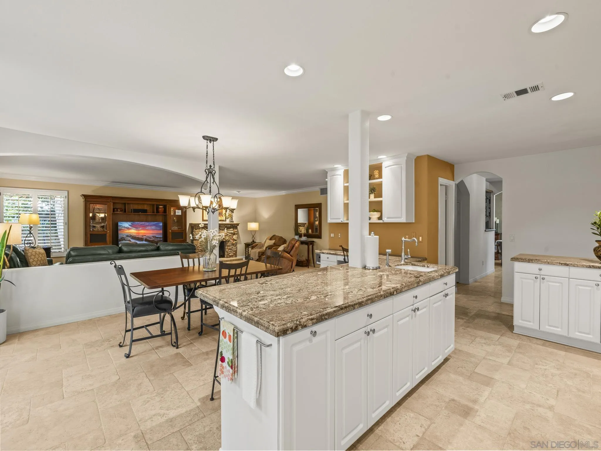 https://cdn.realtyfeed.com/cdn/127/250041319/30dff66e6268ba5628f1f375d321632e.webp