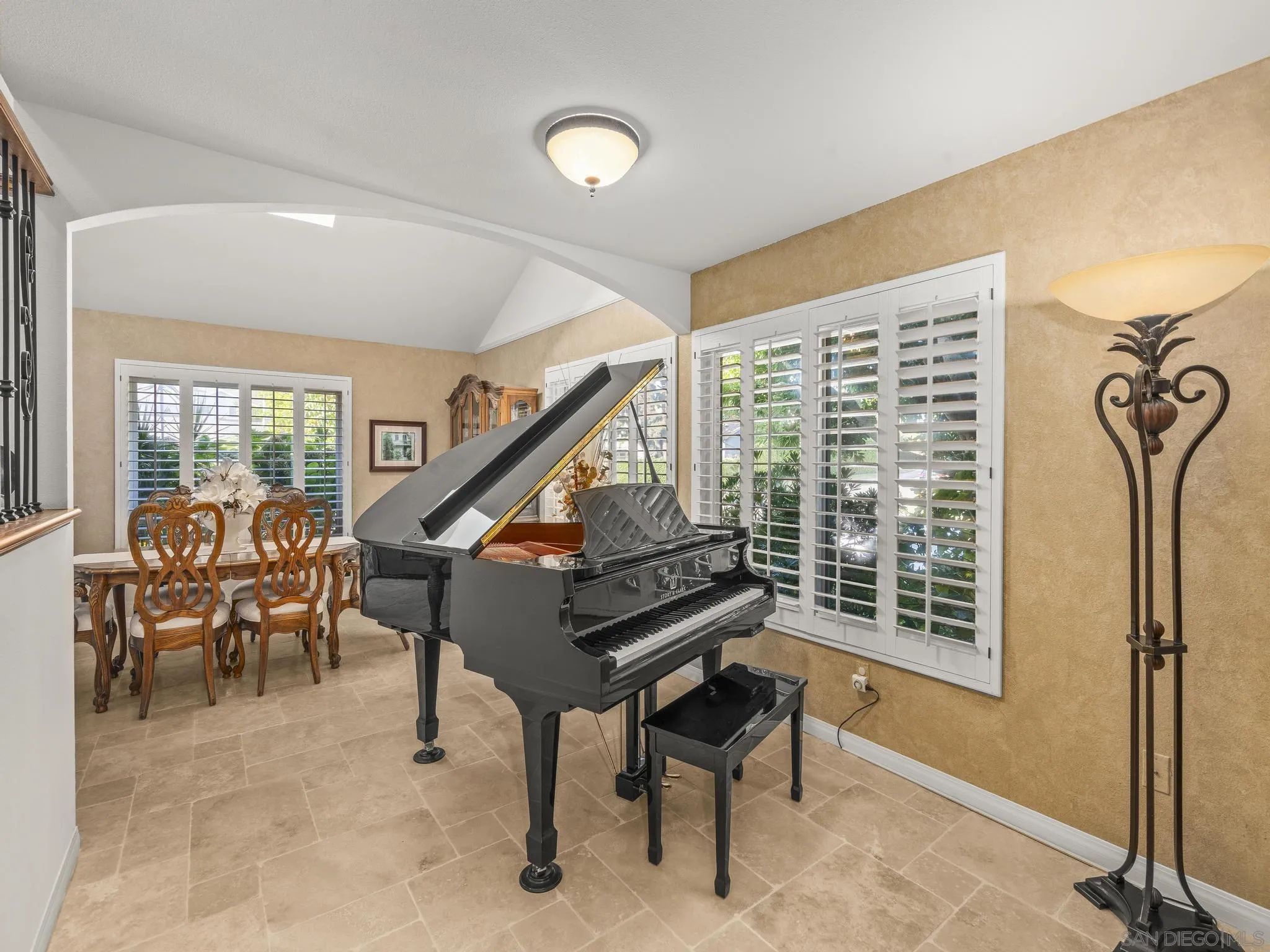 https://cdn.realtyfeed.com/cdn/127/250041319/3815baf128d9dc4d724106249d805e1e.webp