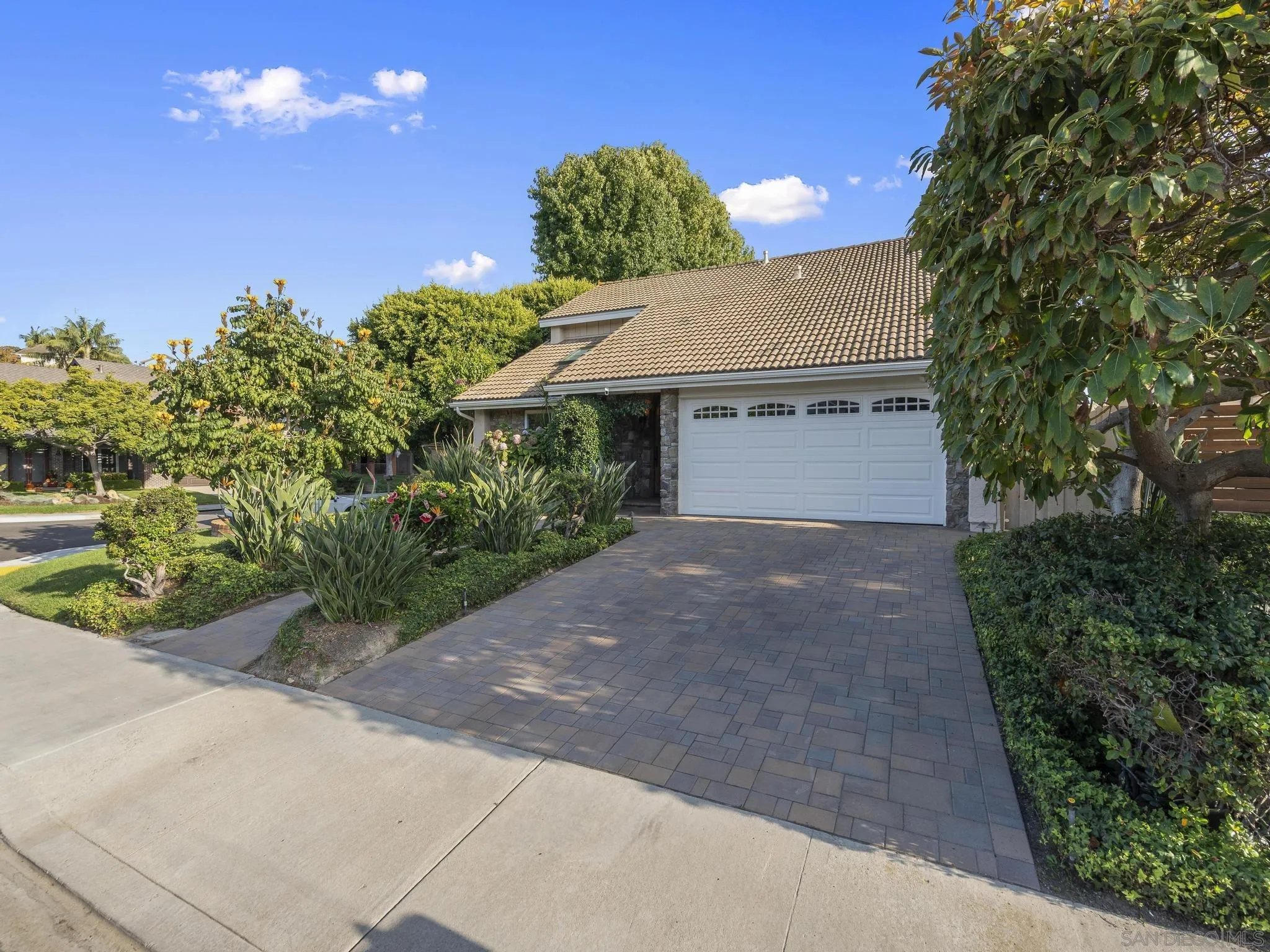 https://cdn.realtyfeed.com/cdn/127/250041319/3cc2895c7a60f38122c392ef9d0ab63c.webp