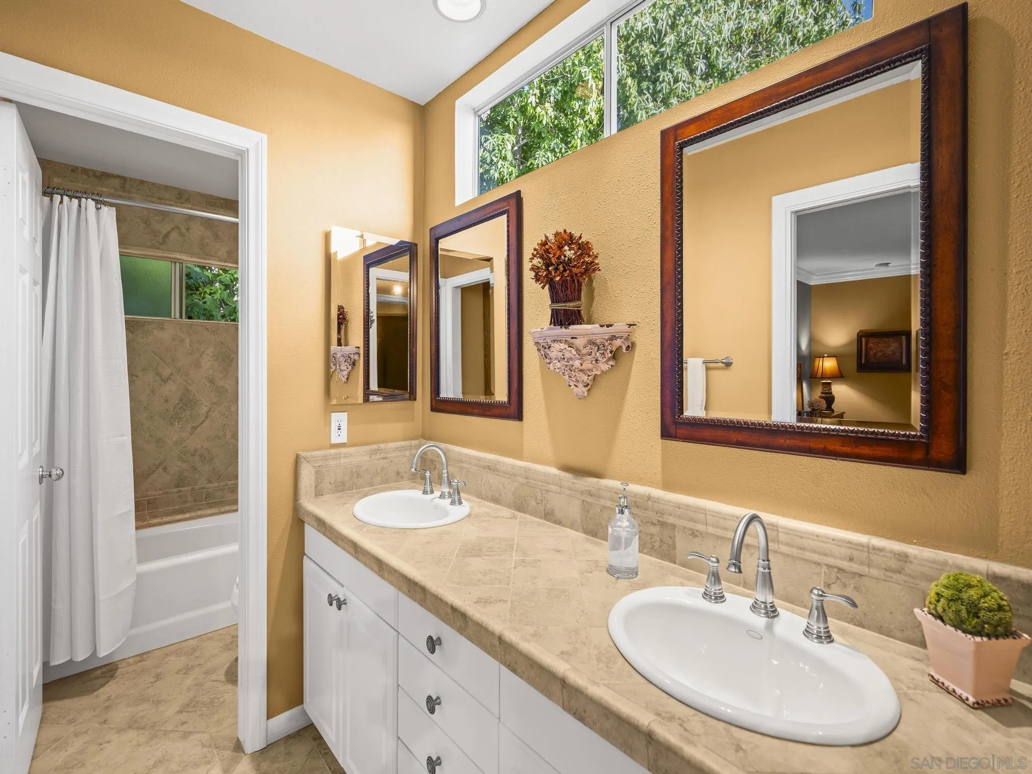 https://cdn.realtyfeed.com/cdn/127/250041319/8ab809453dfbf02a0d60dfef087b4b9d.webp