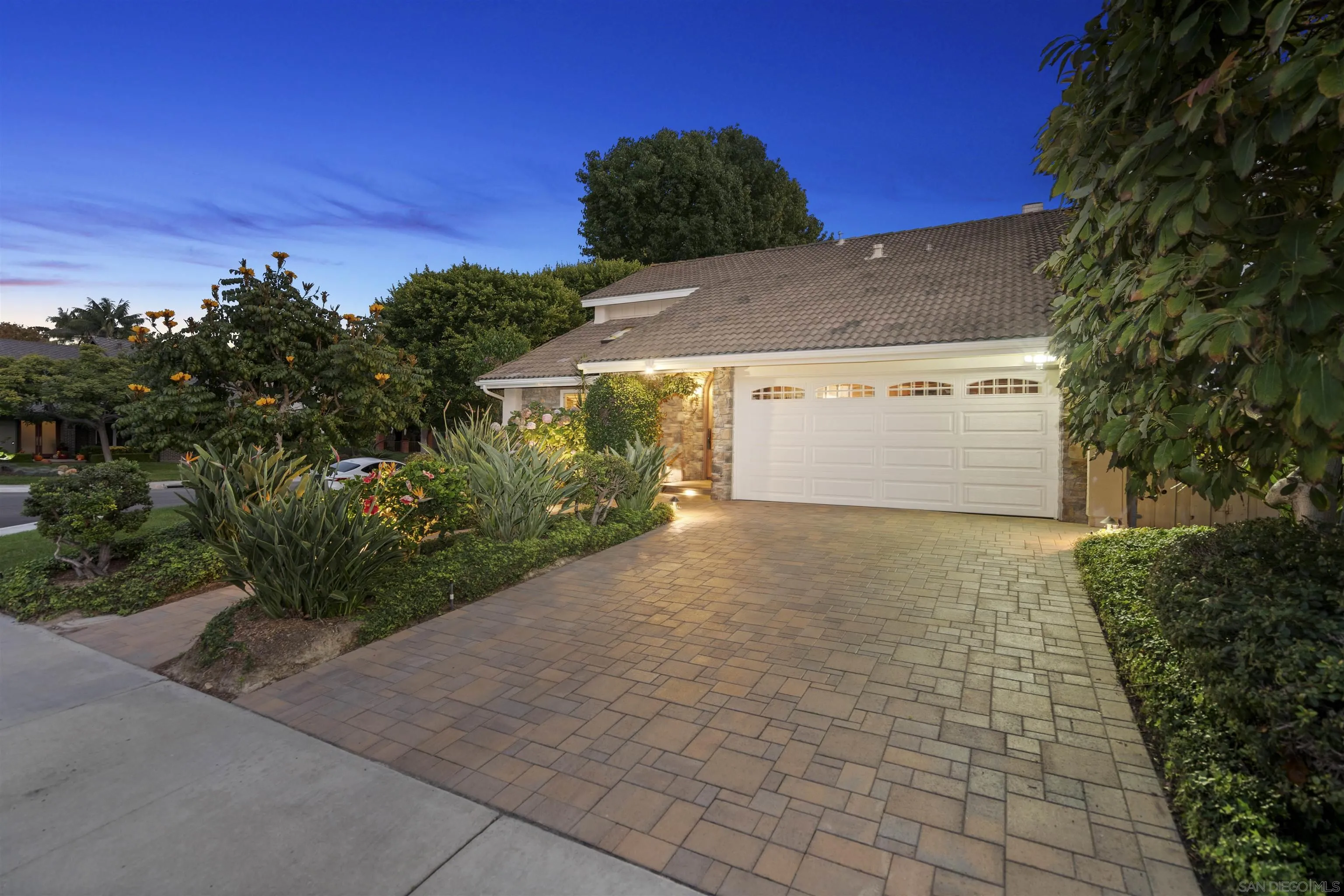 https://cdn.realtyfeed.com/cdn/127/250041319/8ca1f8f7ee55632d911fa27168775ec5.webp