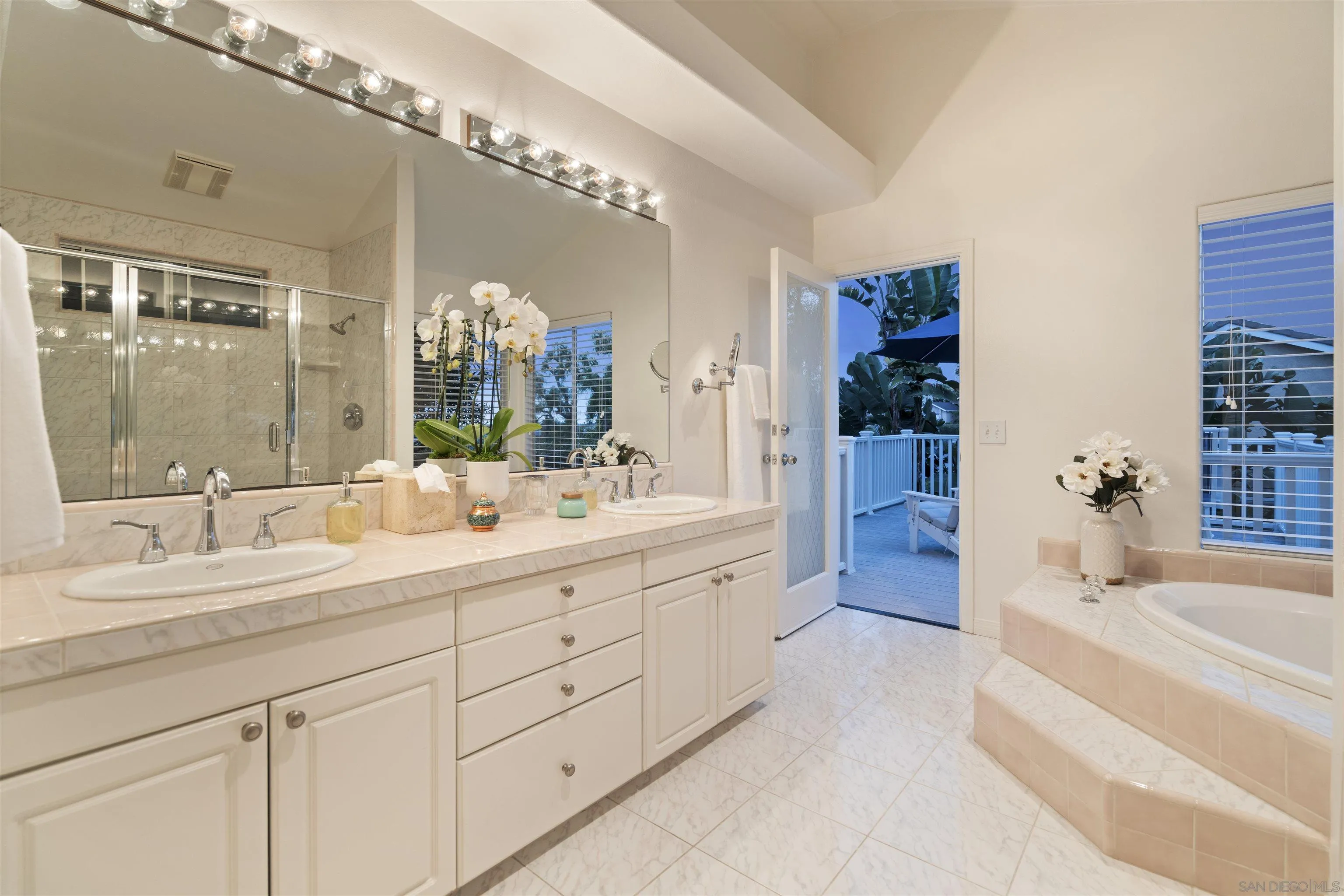 https://cdn.realtyfeed.com/cdn/127/250041319/c0c0857df99b4610d3bf2f808d7c9b63.webp