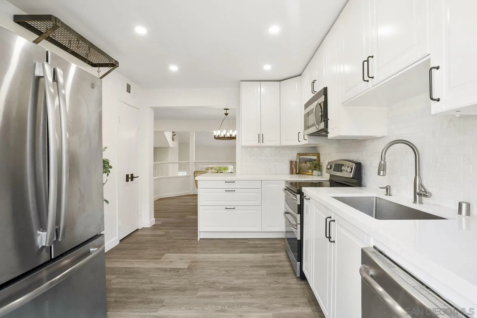 https://cdn.realtyfeed.com/cdn/127/250041320/b7e1028e927f4f897af641f3fa58099f.webp