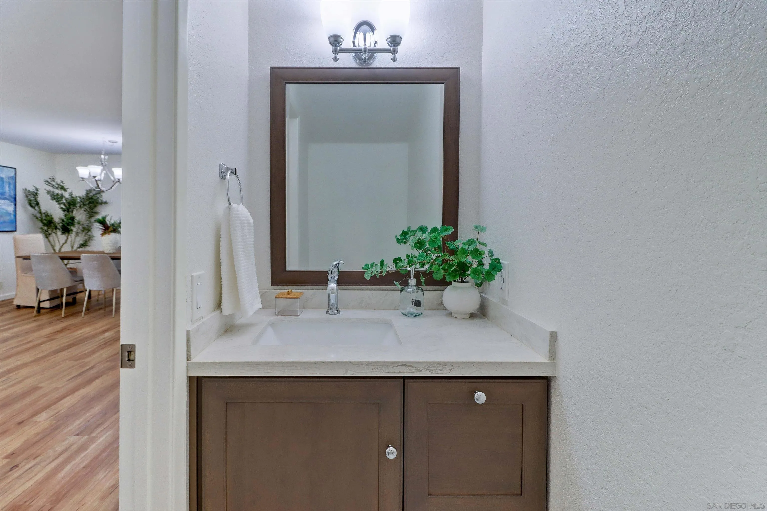 https://cdn.realtyfeed.com/cdn/127/250041321/129bc4f38d5631e94d887f3c6308351d.webp