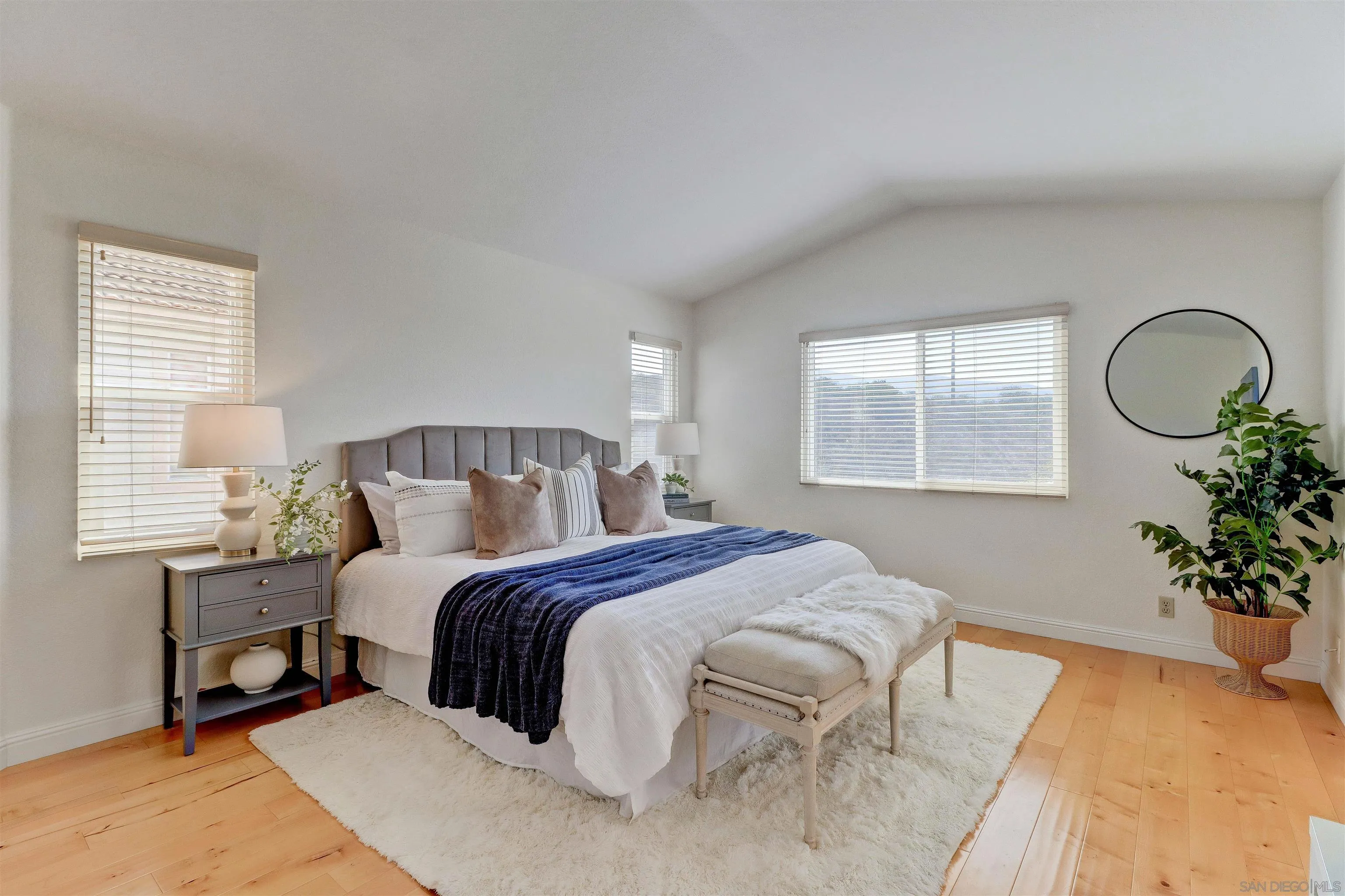 https://cdn.realtyfeed.com/cdn/127/250041321/353bfd3b1592dfd950a51bc79a72b37b.webp