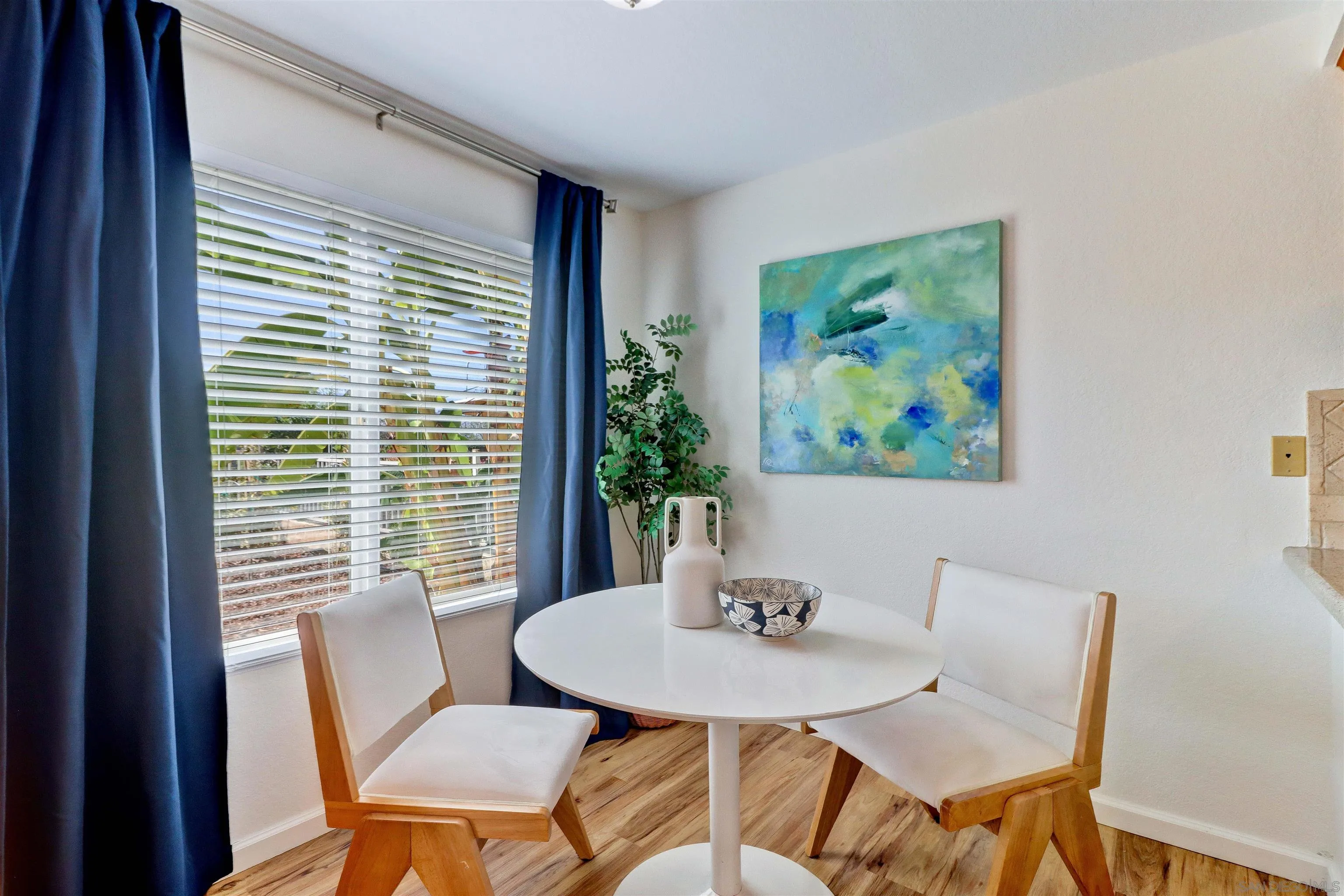 https://cdn.realtyfeed.com/cdn/127/250041321/4db96f1b36f07d017cd3e4b93eae480e.webp