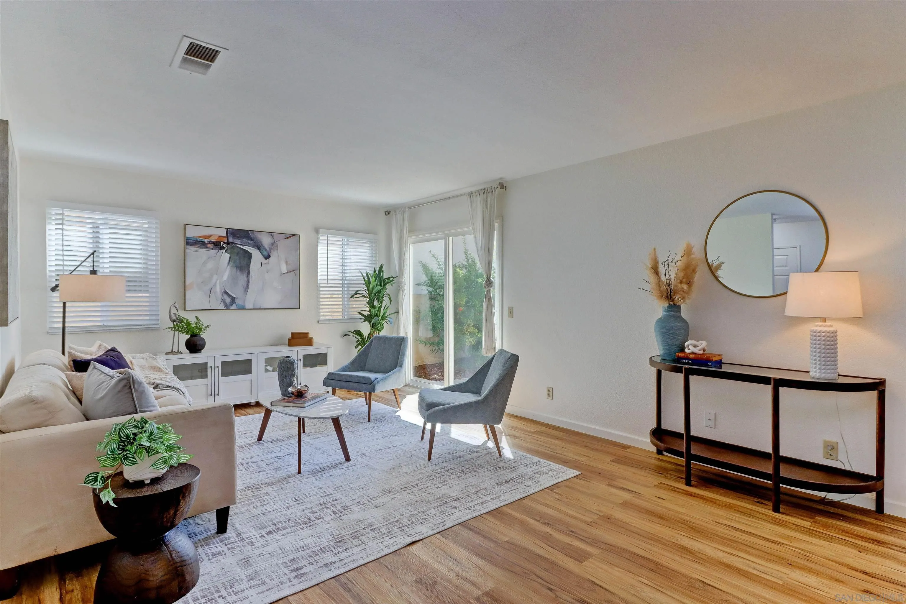 https://cdn.realtyfeed.com/cdn/127/250041321/dd2a7c515b0b49bcfa5ea540814a4b55.webp