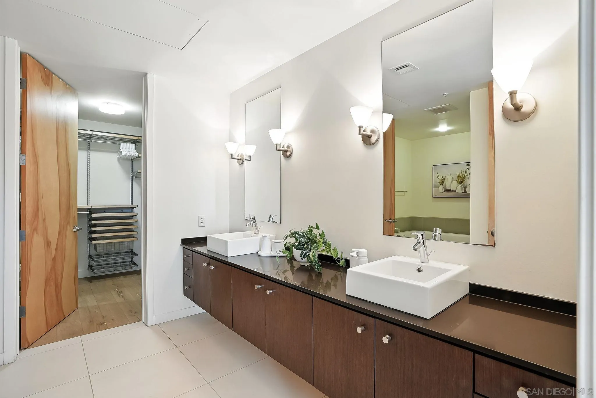 https://cdn.realtyfeed.com/cdn/127/250041323/2ec25dcd8a0adadc90f3ffc71e5762d8.webp