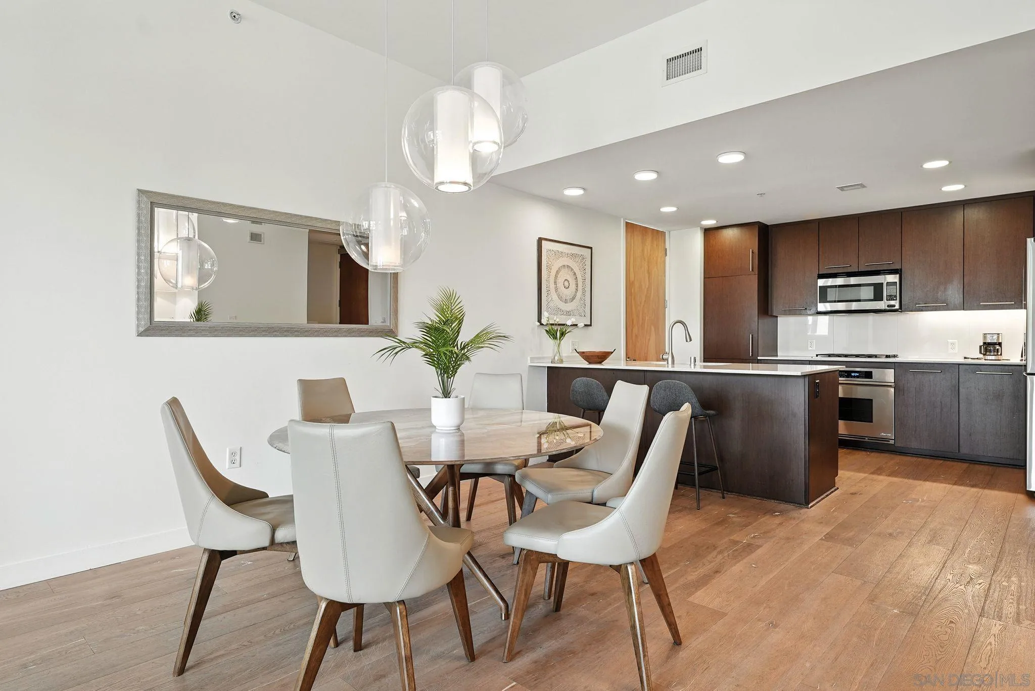 https://cdn.realtyfeed.com/cdn/127/250041323/38b6e49e2a3491b63f5e63c56ae8ac3f.webp