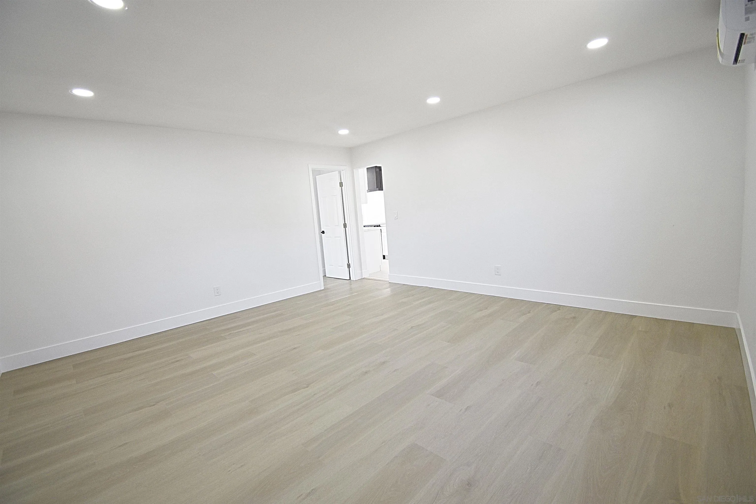 https://cdn.realtyfeed.com/cdn/127/250041324/ce1f340175e15094ab35deea1622401f.webp