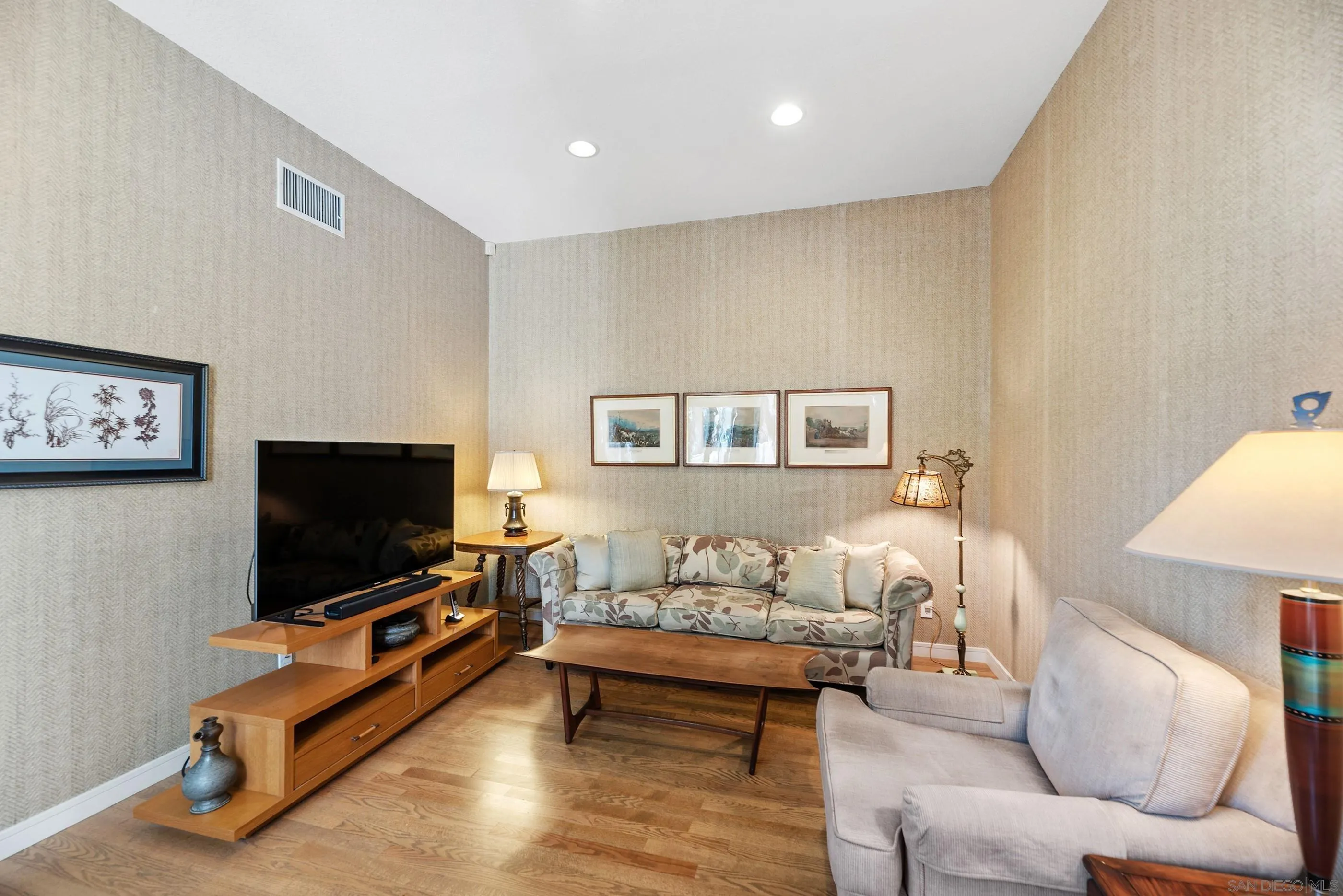 https://cdn.realtyfeed.com/cdn/127/250041325/5f2f492ed63843b67f75f1000fa26dfa.webp