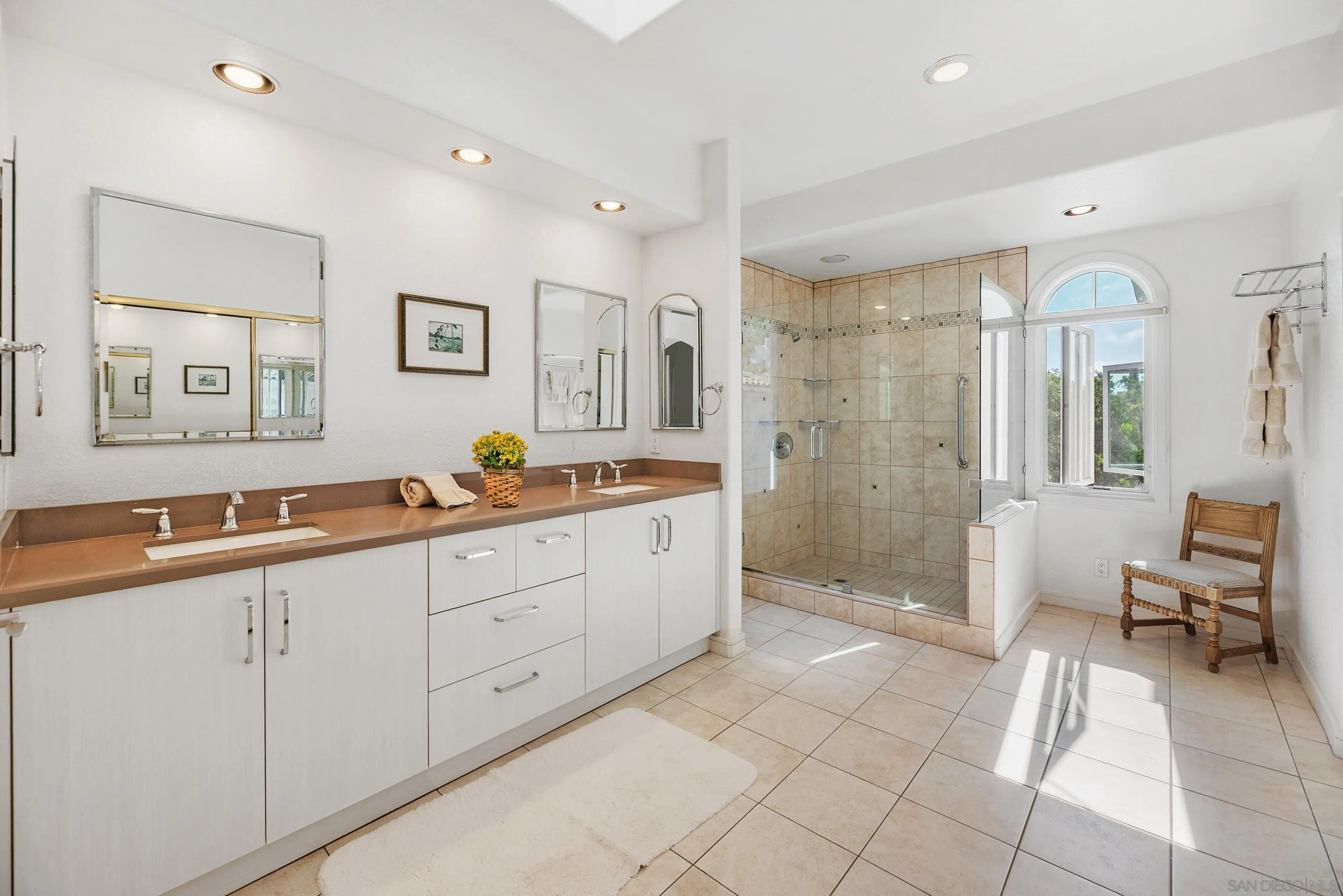 https://cdn.realtyfeed.com/cdn/127/250041325/cf3d378cb2b6c73bb97763e301c7605a.webp